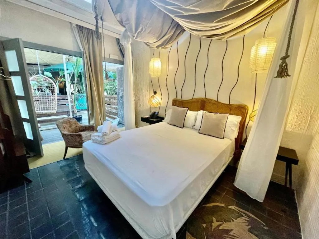 Bed in Hotel Life Gran Via - Tropical garden