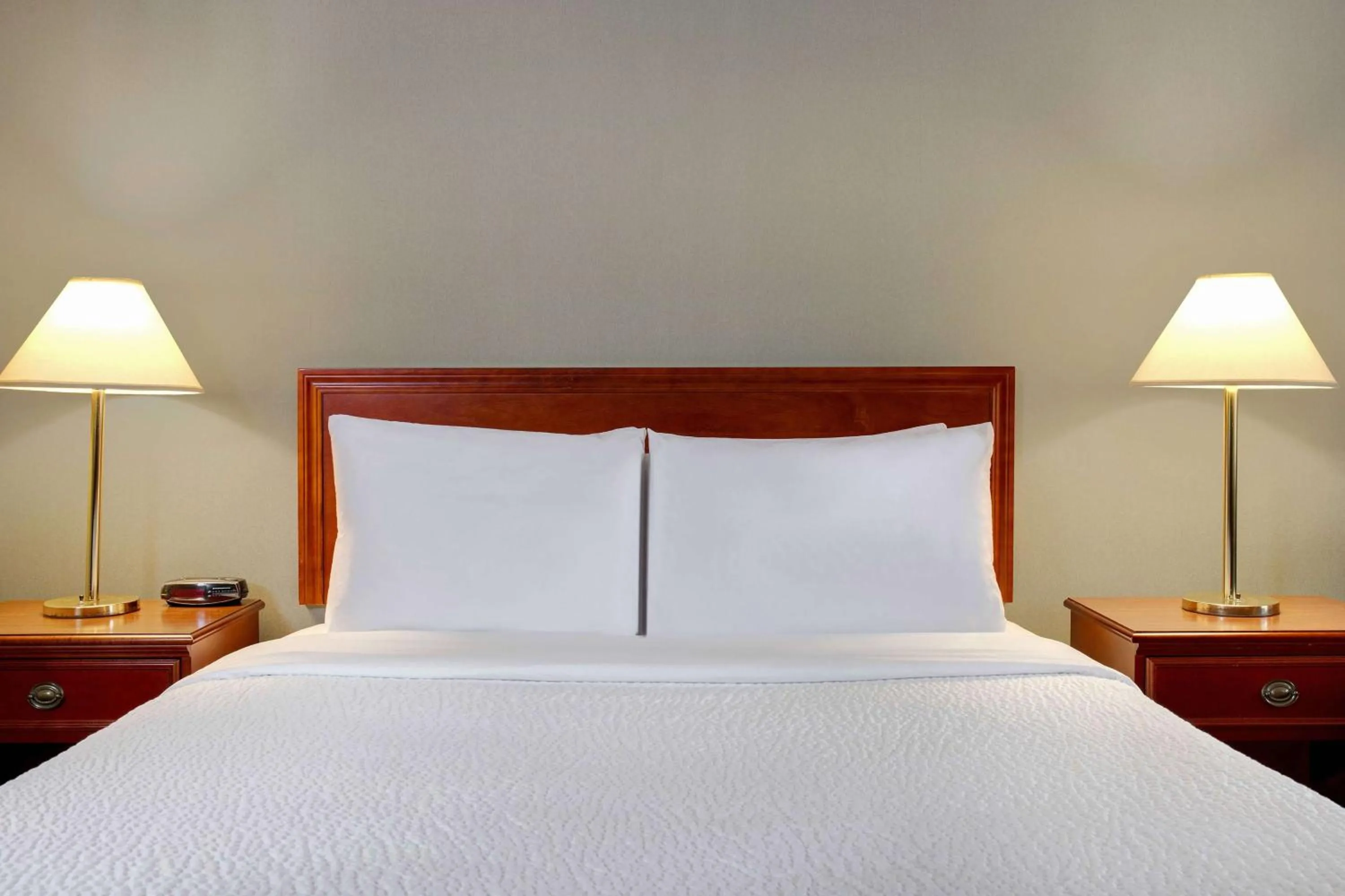 Photo of the whole room, Bed in Days Inn by Wyndham Whitecourt