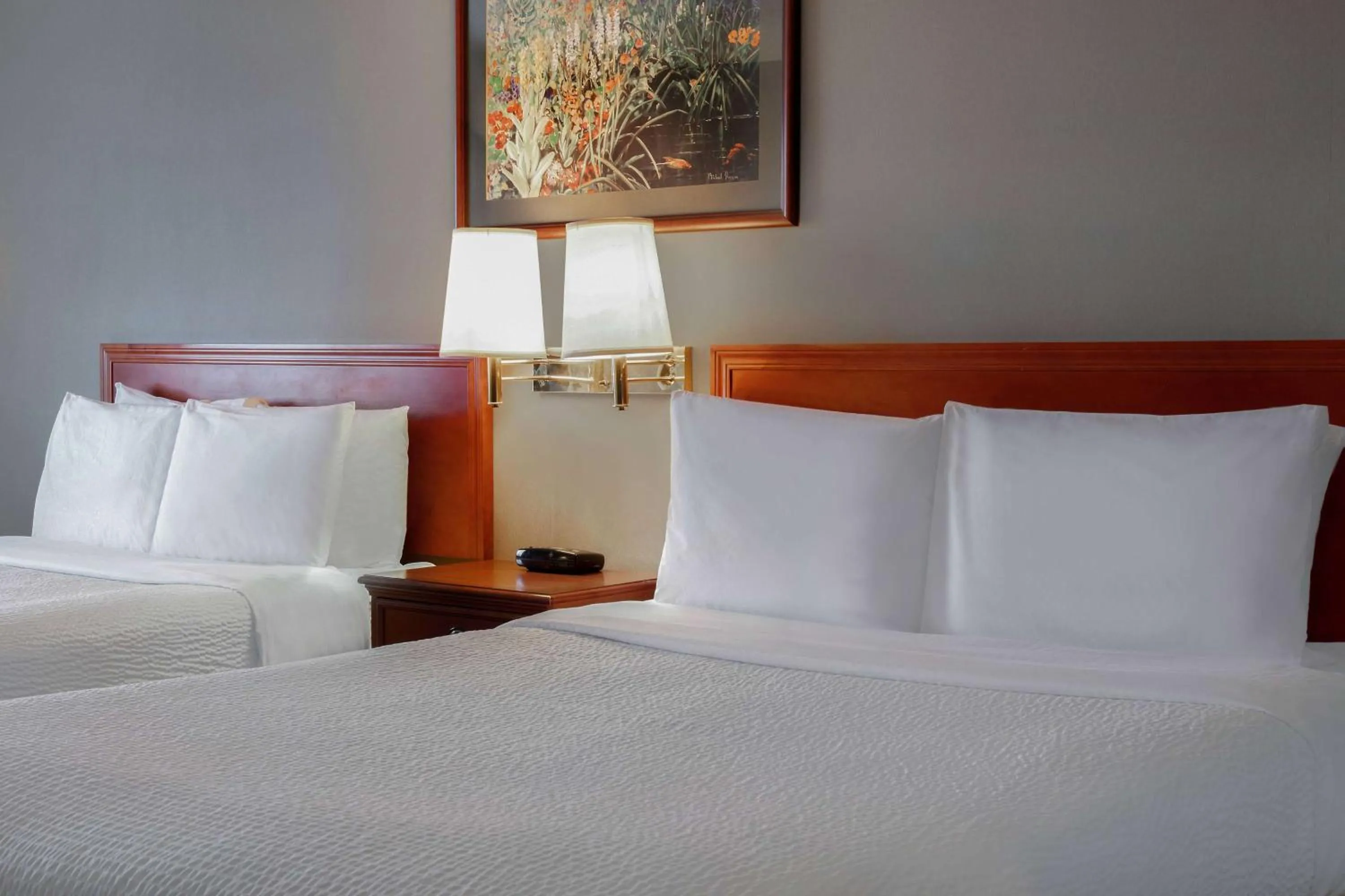 Photo of the whole room, Bed in Days Inn by Wyndham Whitecourt