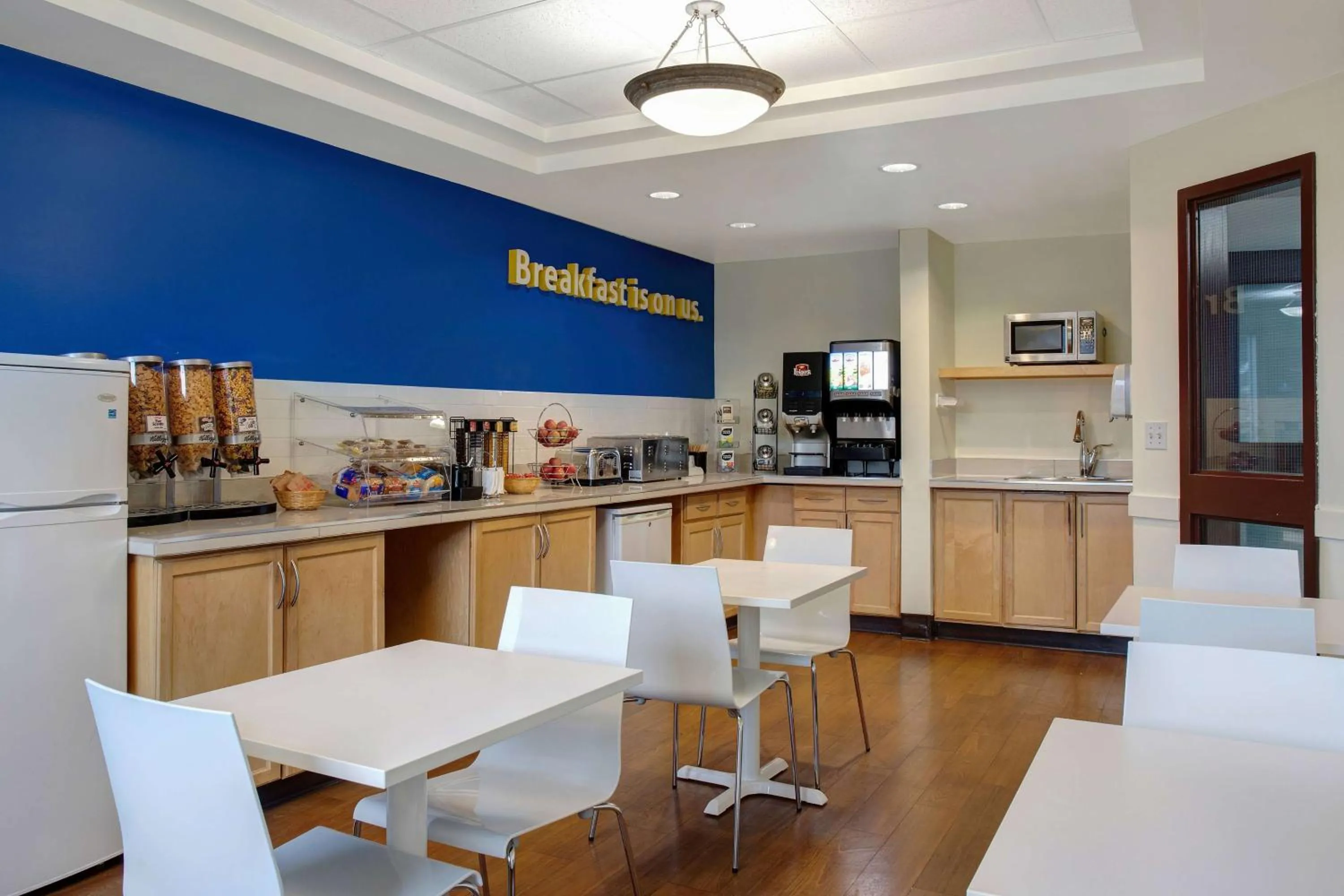 Restaurant/places to eat in Days Inn by Wyndham Whitecourt