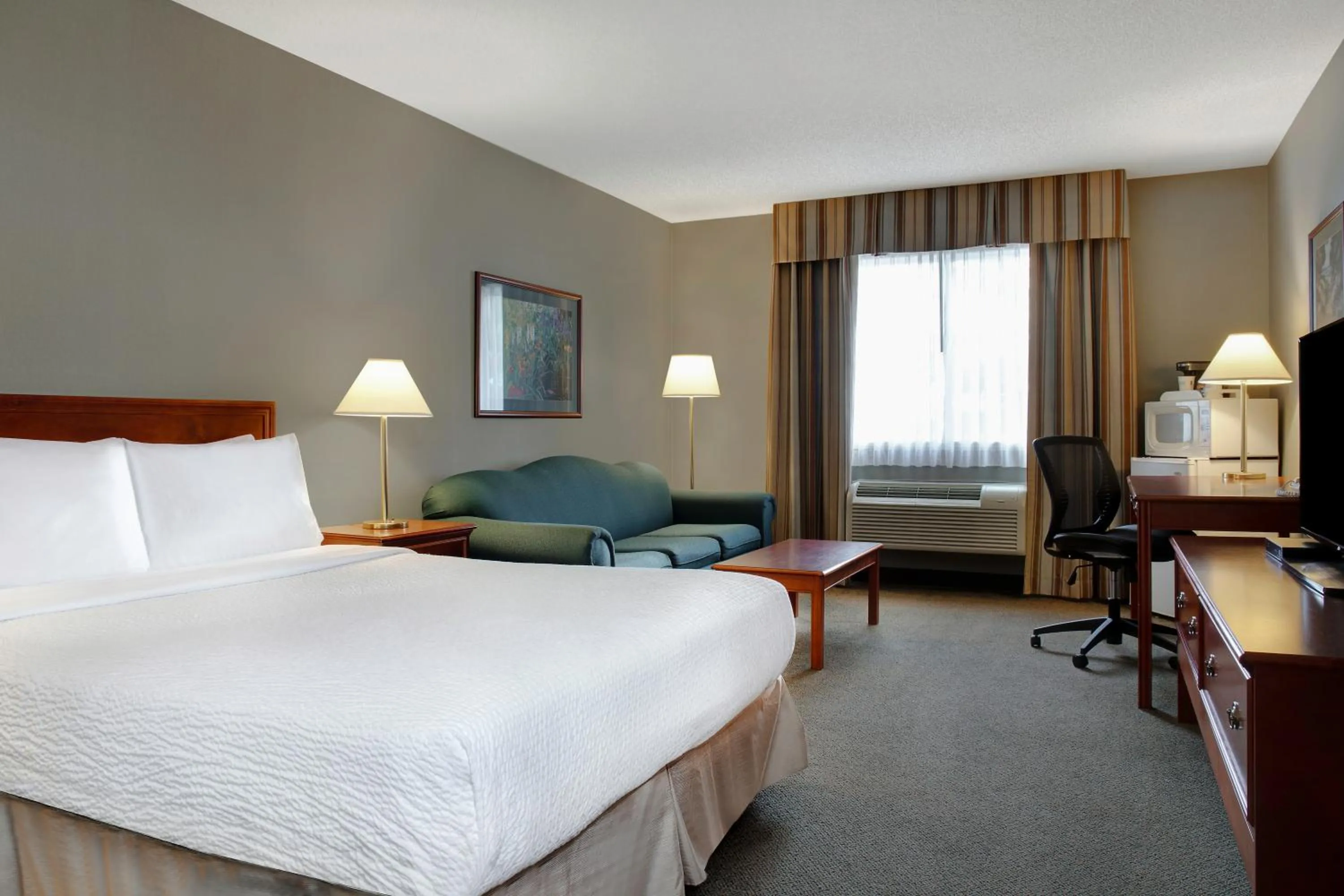 Bedroom, Bed in Days Inn by Wyndham Whitecourt