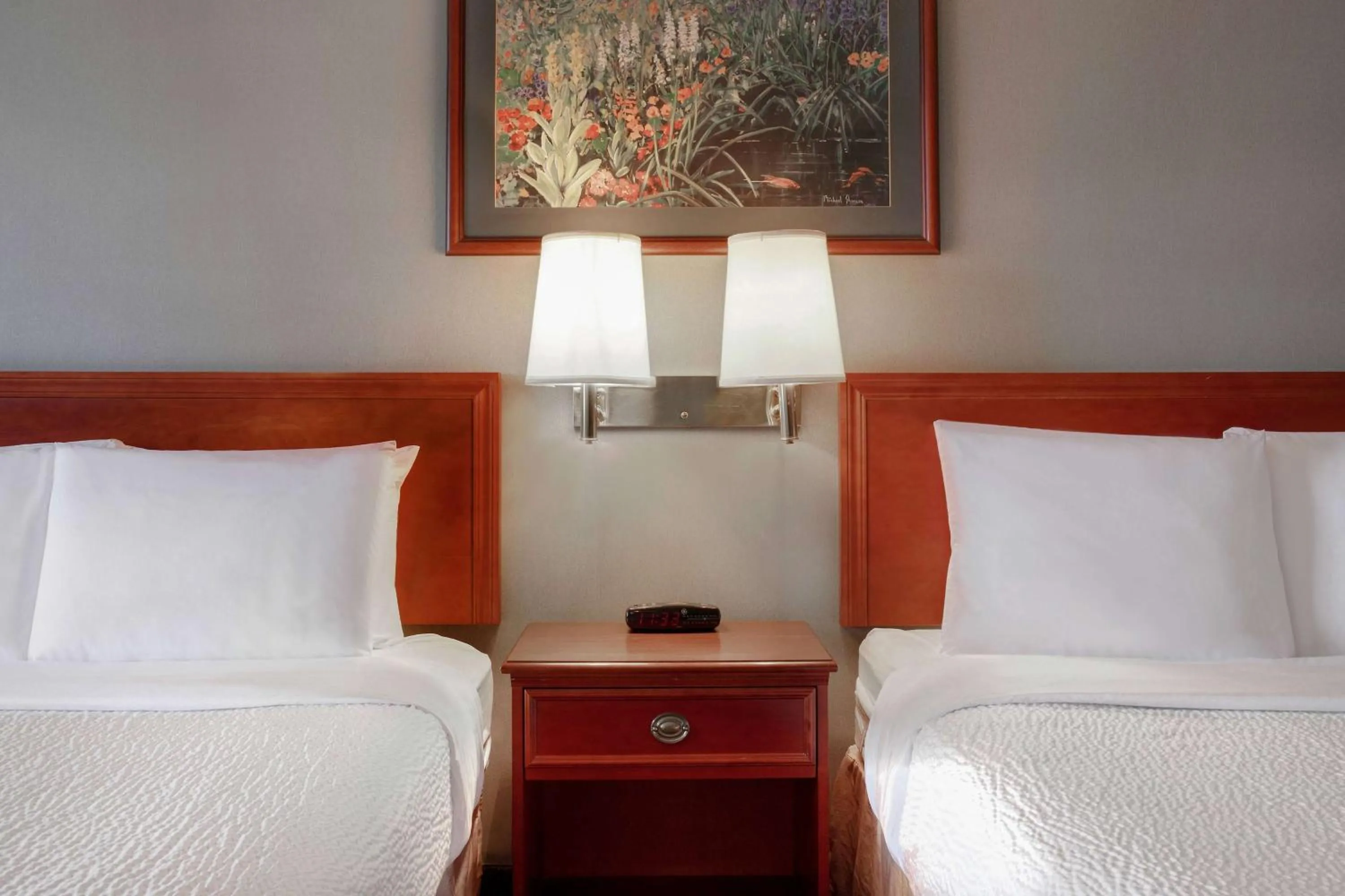 Photo of the whole room, Bed in Days Inn by Wyndham Whitecourt