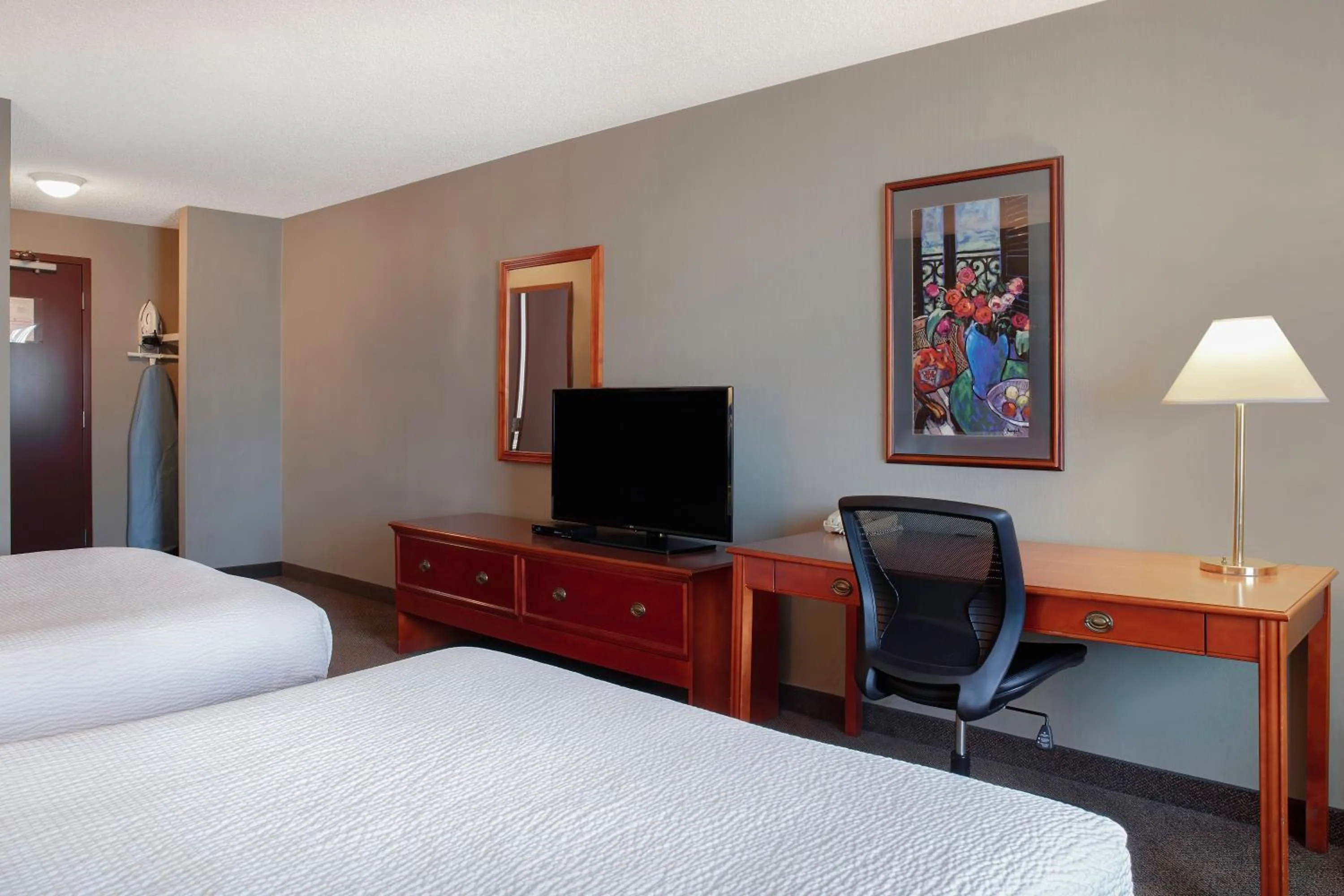 Guests, Bed in Days Inn by Wyndham Whitecourt