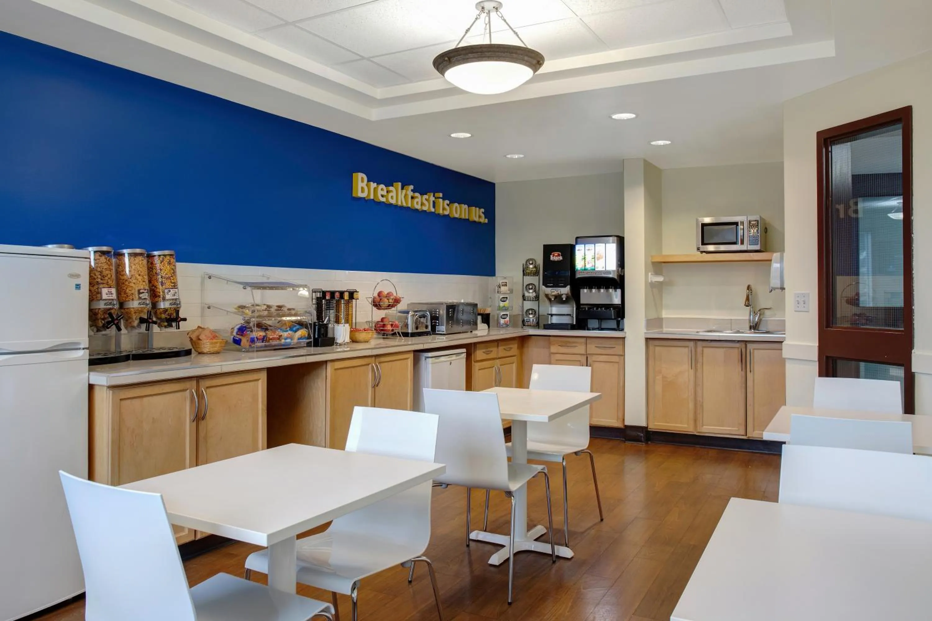 Breakfast in Days Inn by Wyndham Whitecourt