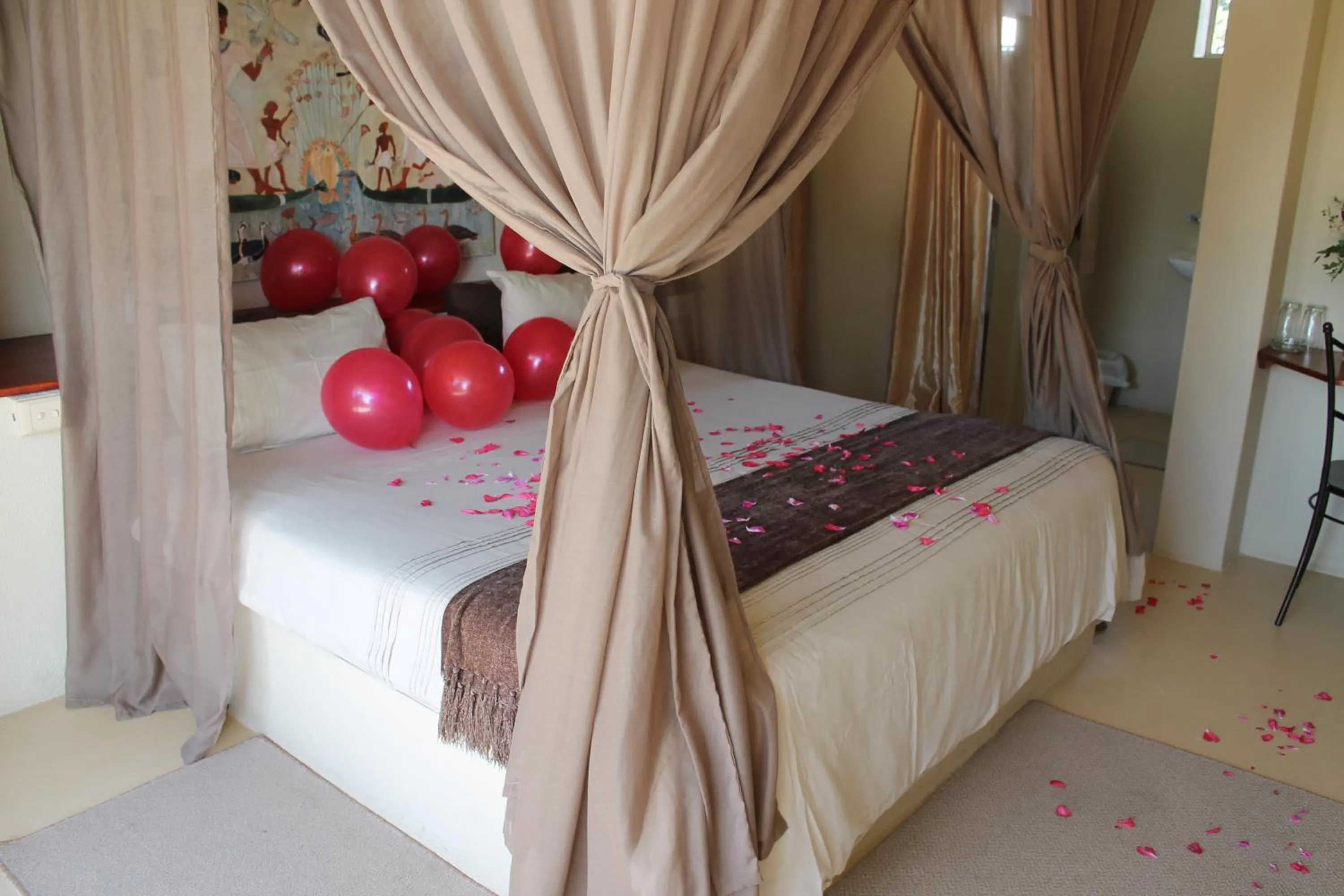 Luxury Room with Mountain View in Pyramids Motel