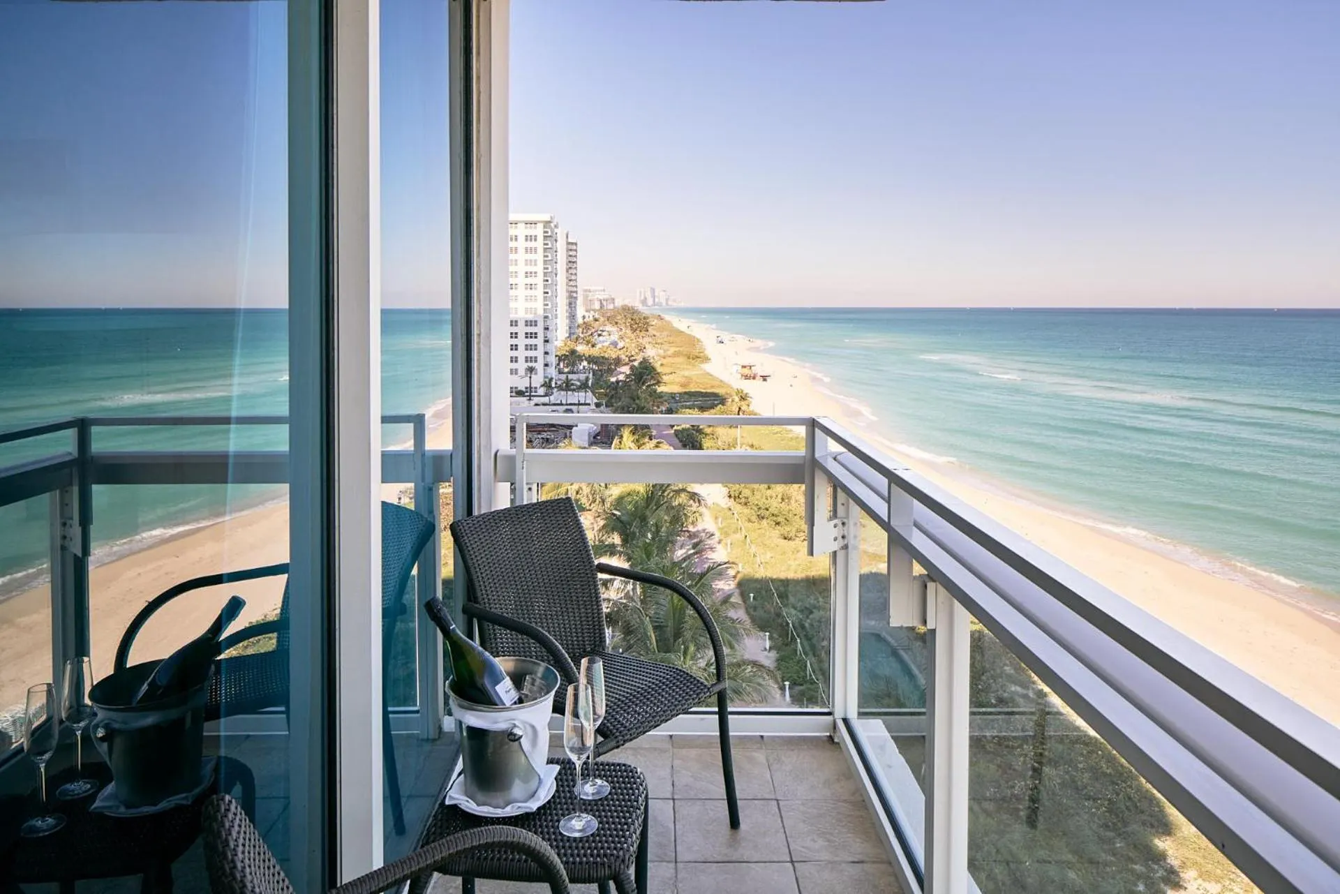 Balcony/Terrace in Carillon Miami Wellness Resort
