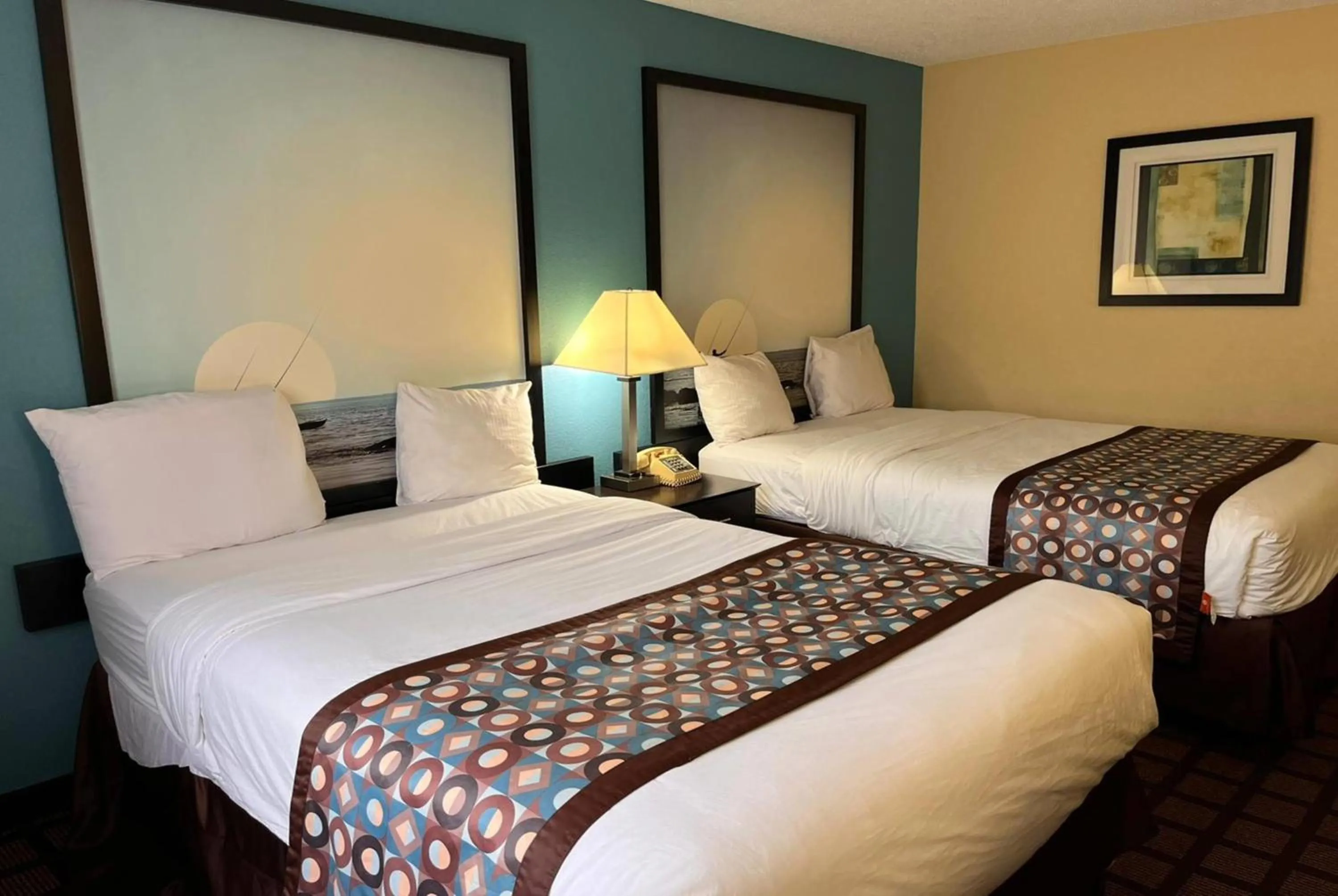 Photo of the whole room, Bed in Super 8 by Wyndham Whitewater WI