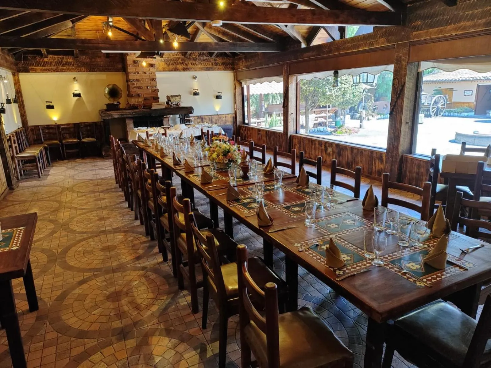 Restaurant/places to eat in Hosteria Rumipamba De Las Rosas