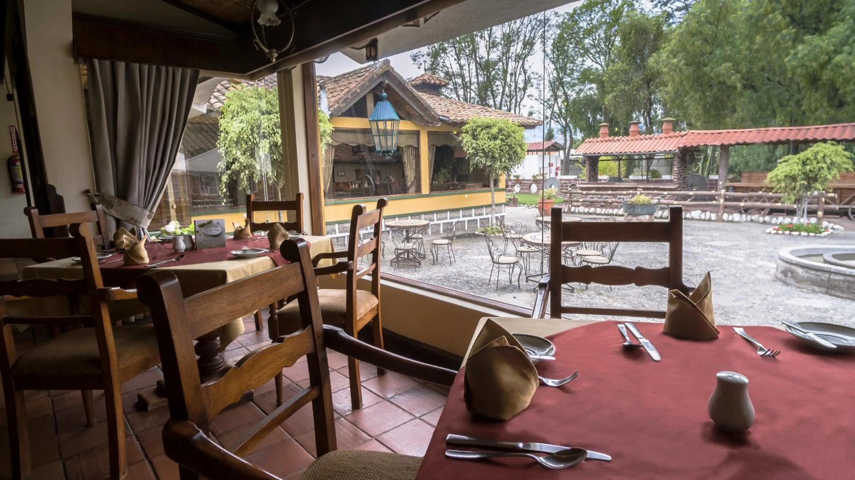 Restaurant/places to eat in Hosteria Rumipamba De Las Rosas