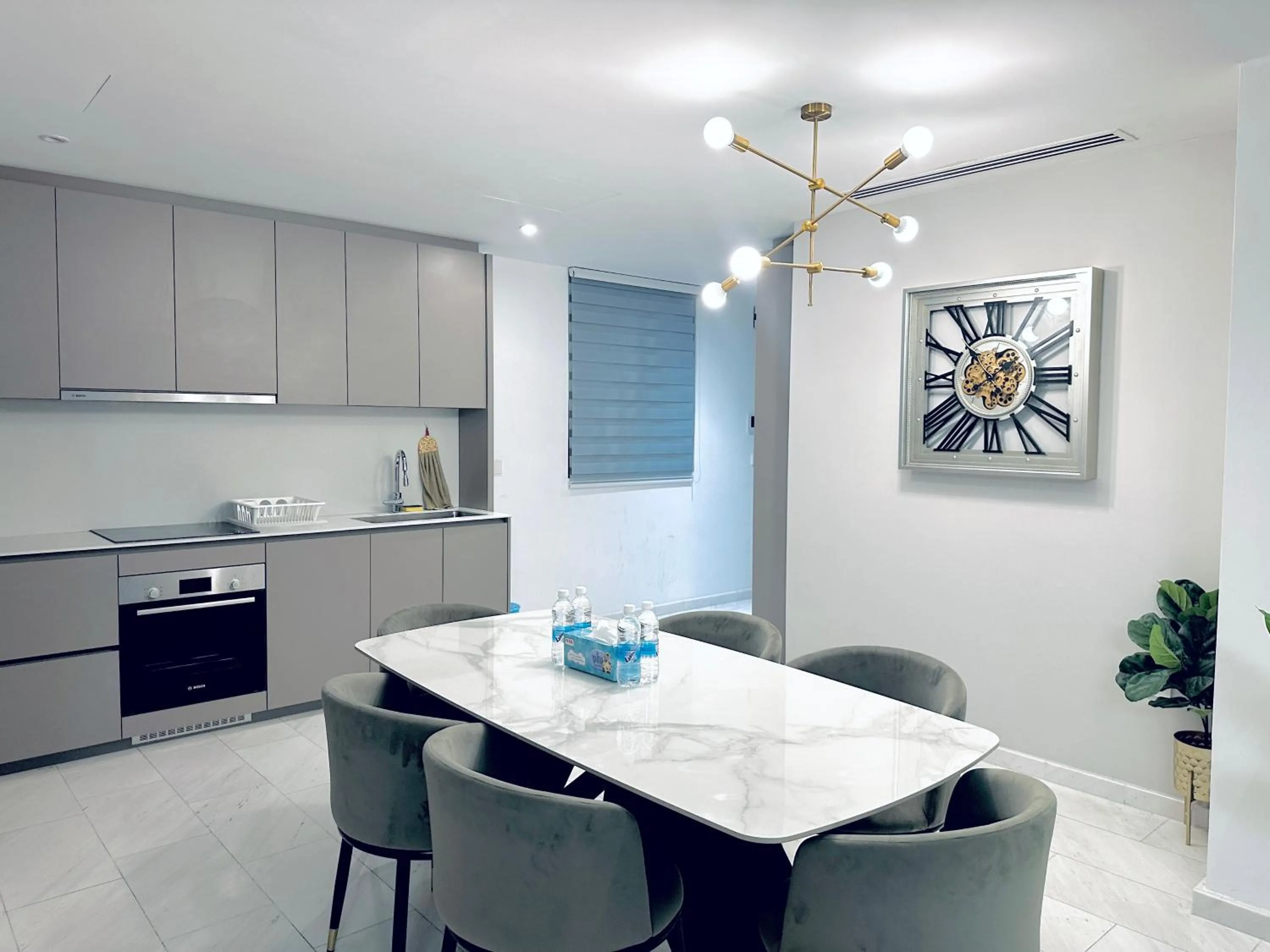 Kitchen or kitchenette in Eaton Residences By Luna