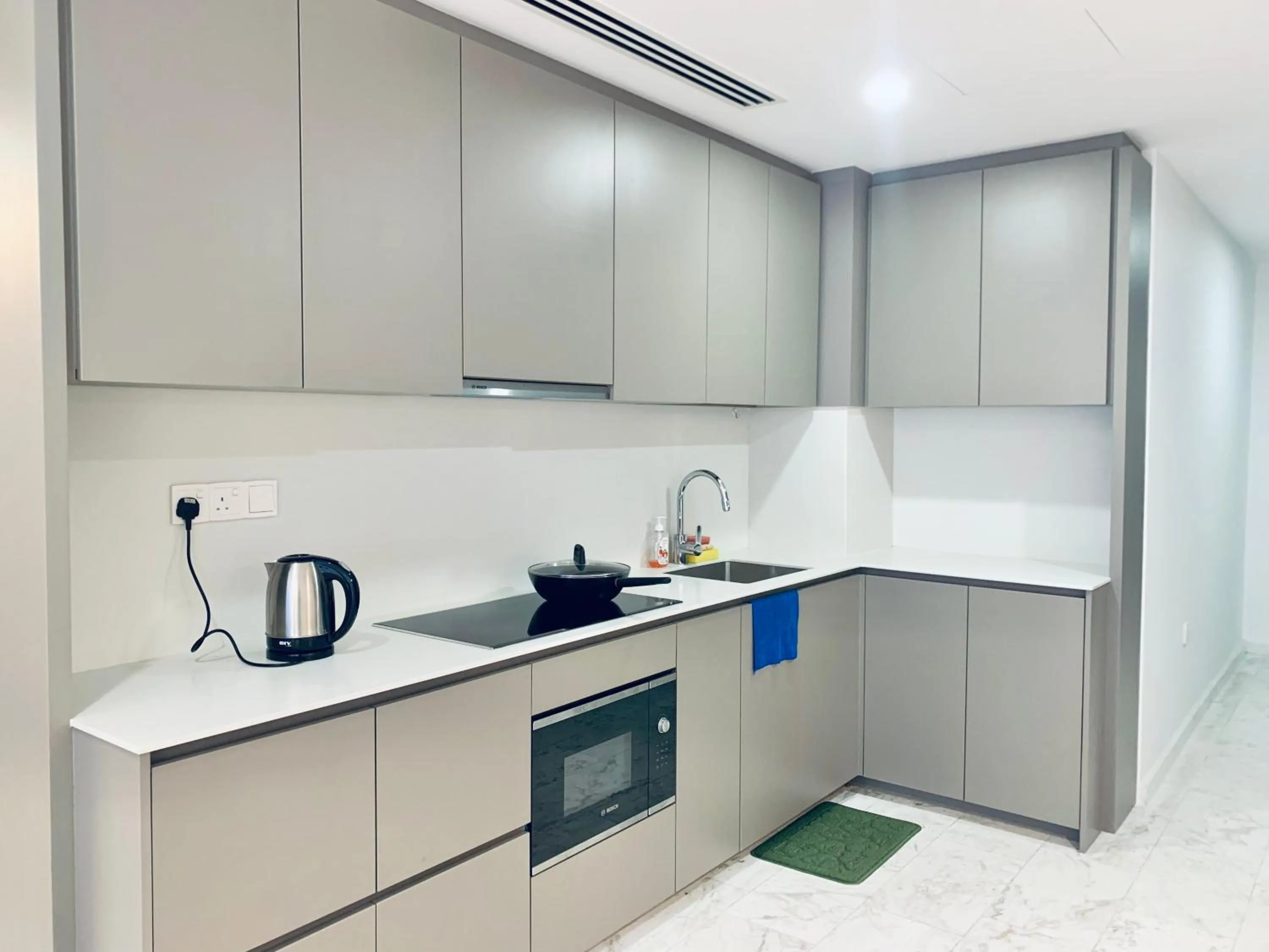 Coffee/tea facilities in Eaton Residences By Luna