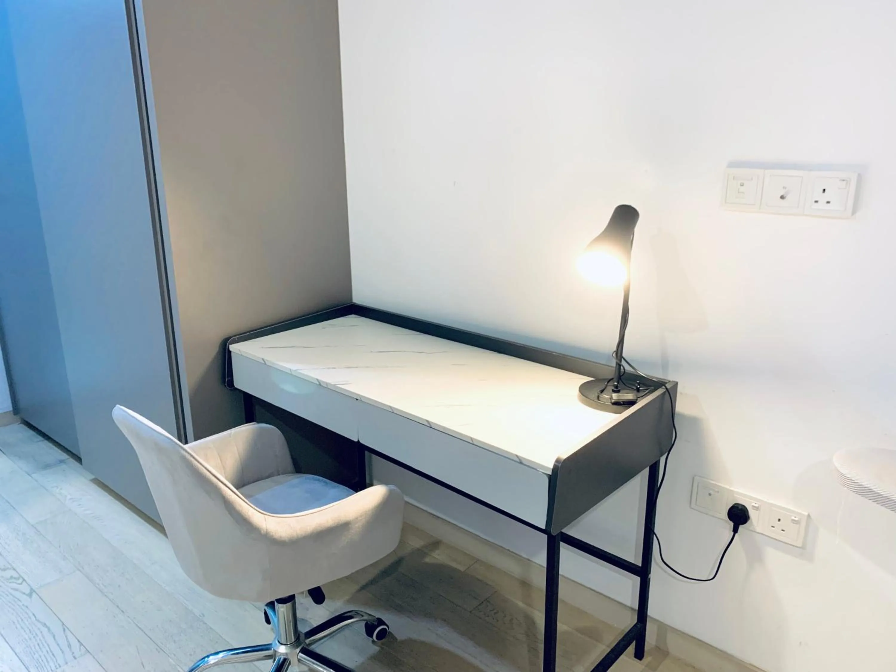 hair dresser in Eaton Residences By Luna