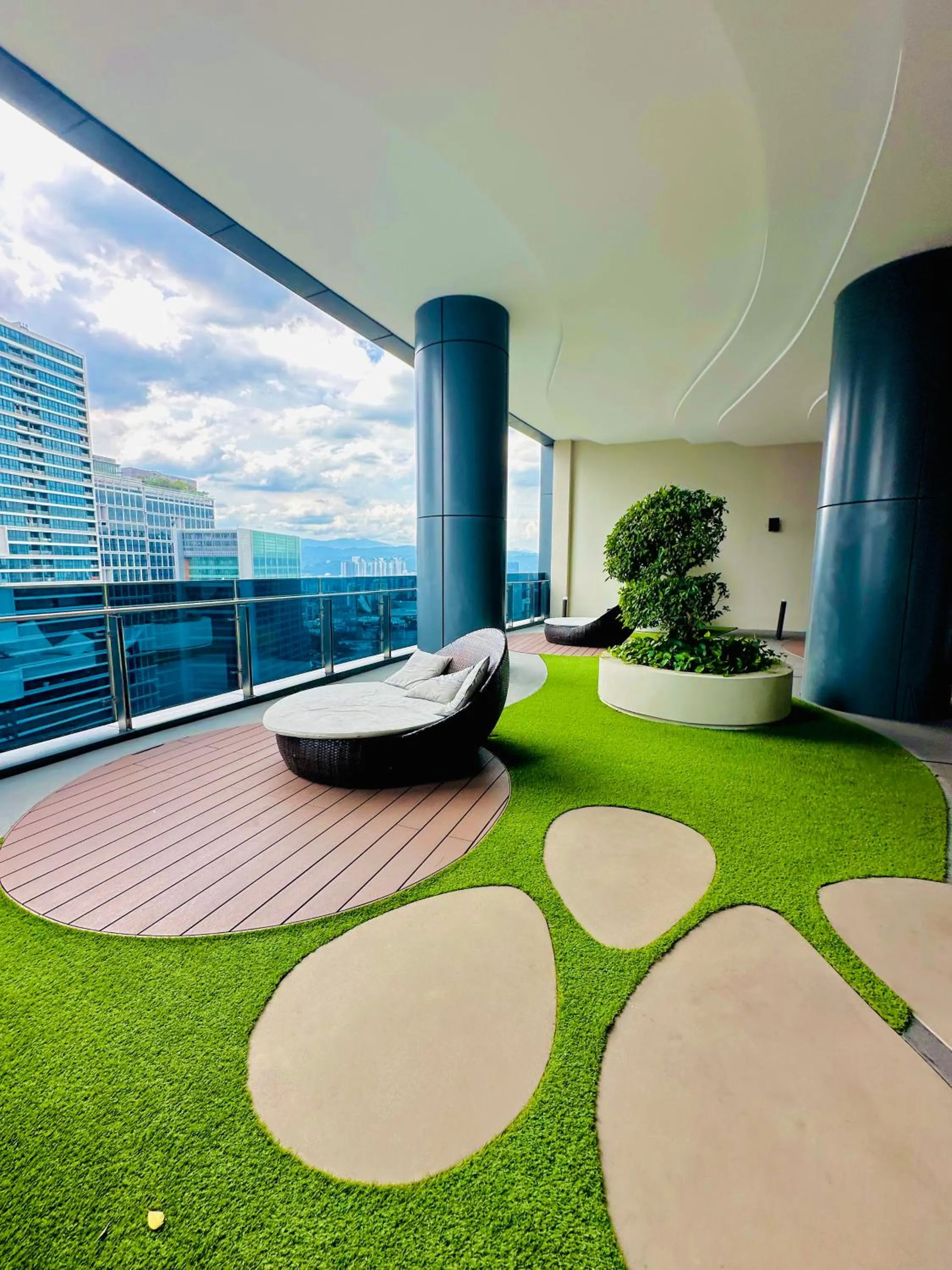 Garden in Eaton Residences By Luna