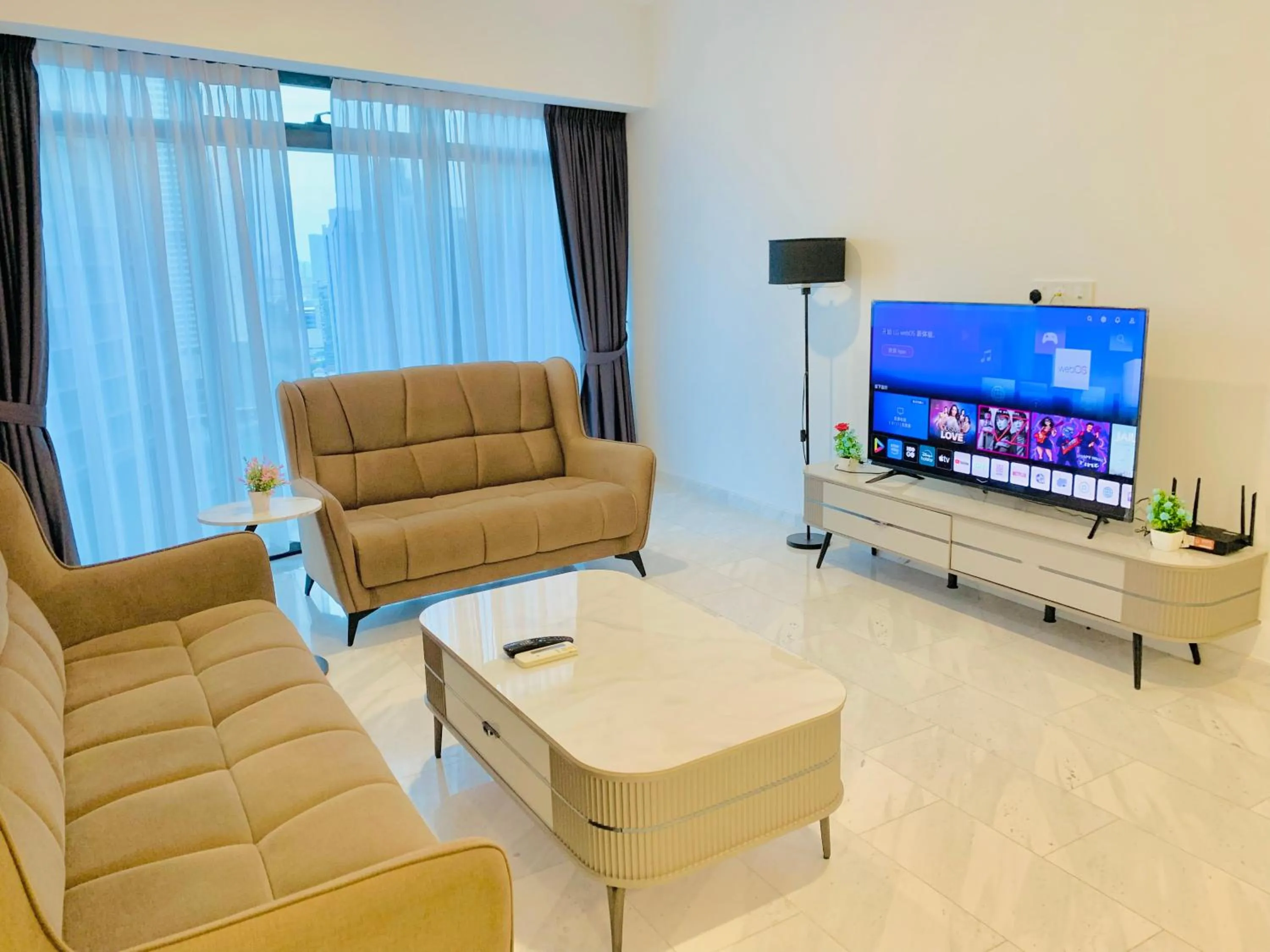 Communal lounge/ TV room in Eaton Residences By Luna