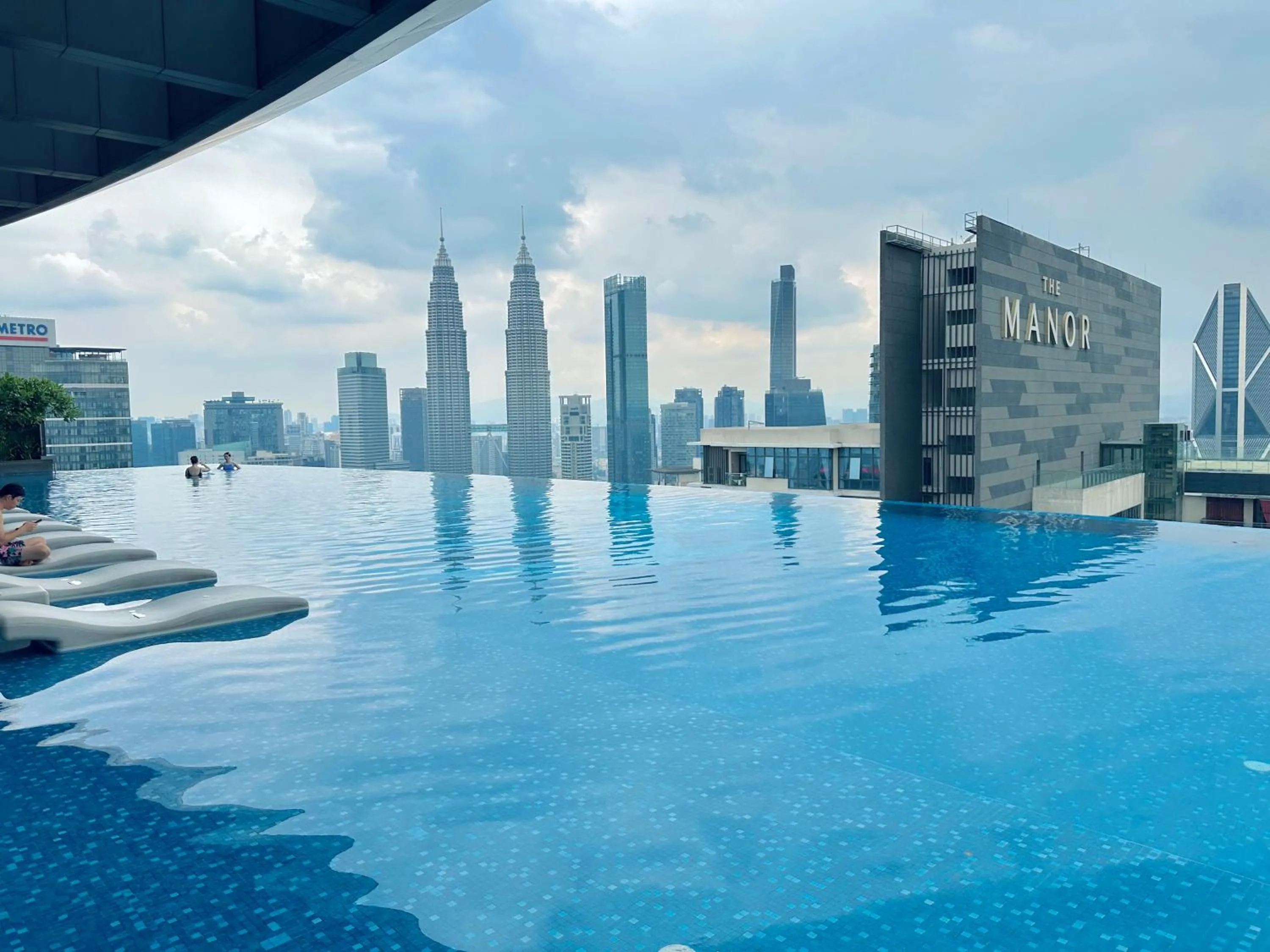 Day in Eaton Residences By Luna