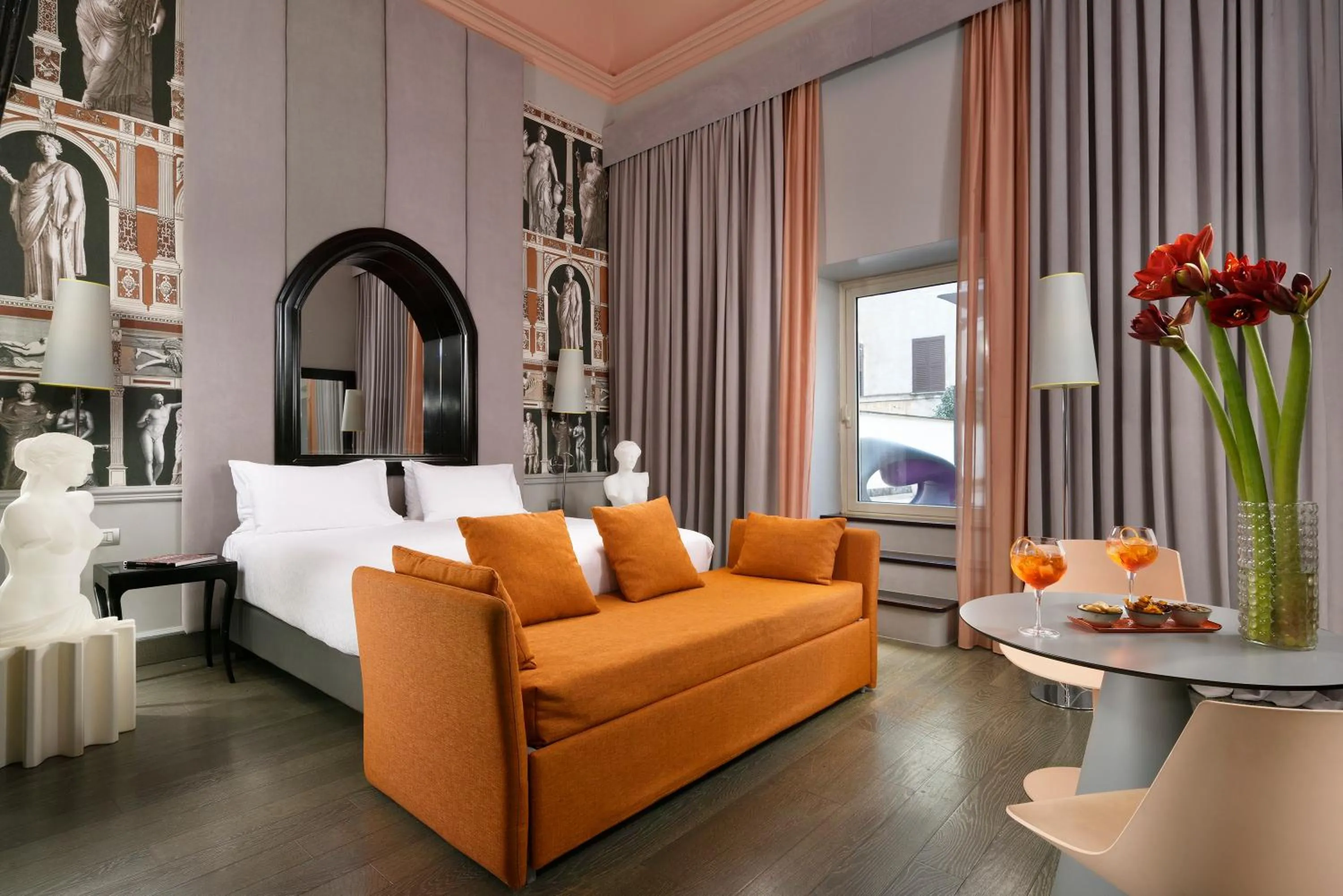 Bed in Leon's Place Hotel In Rome