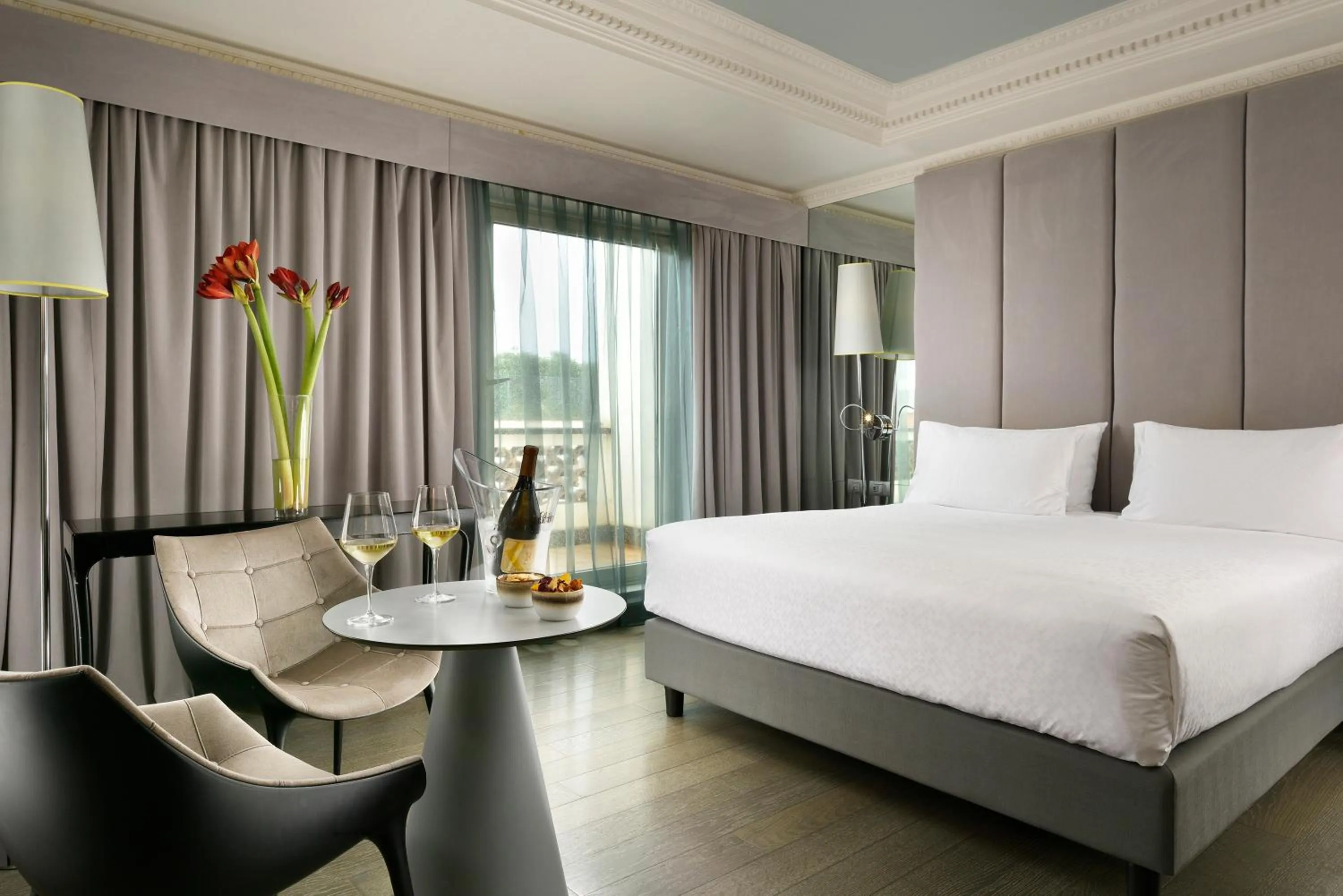 Bed in Leon's Place Hotel In Rome