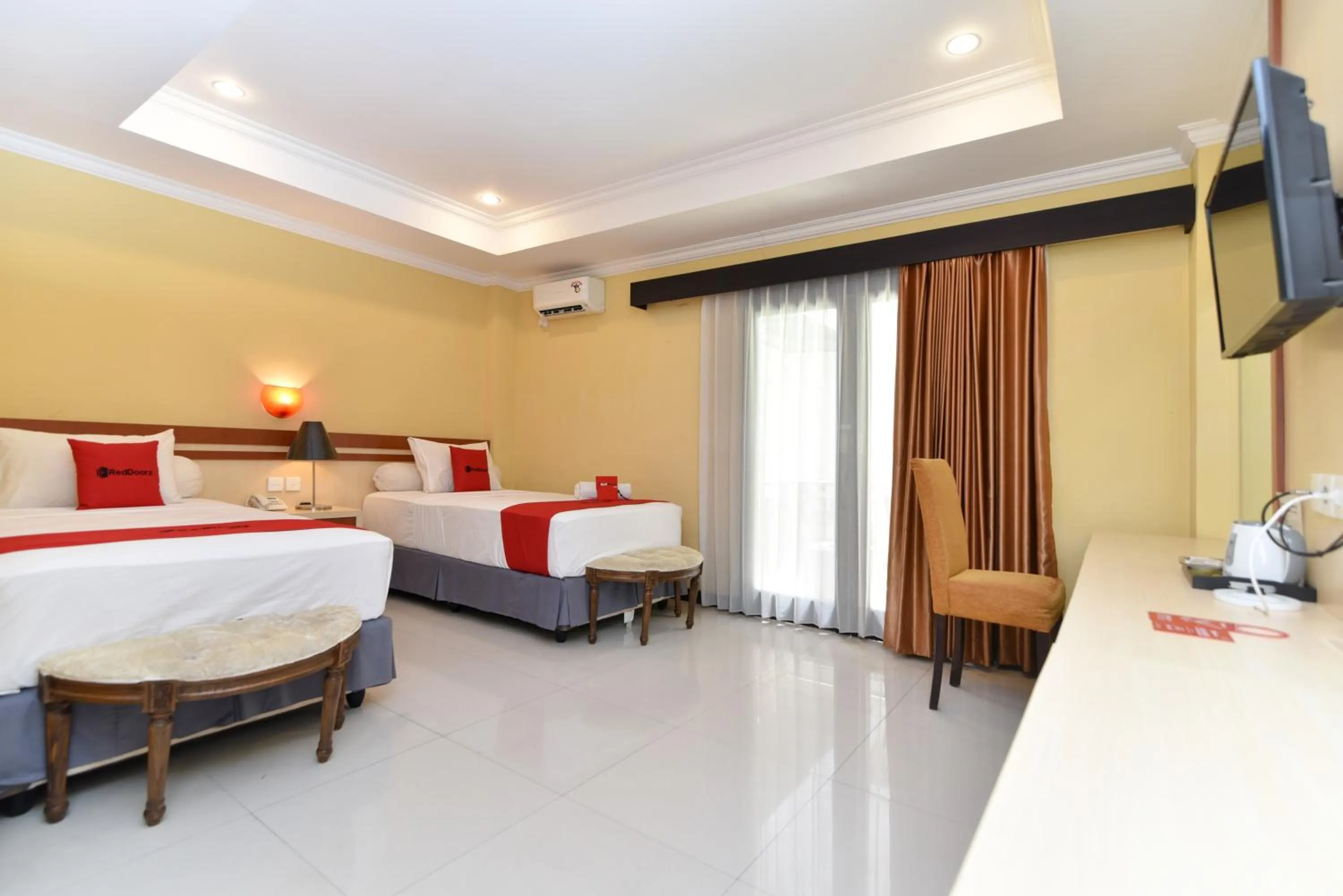Bedroom, Bed in RedDoorz Plus near Mall Bali Galeria 2