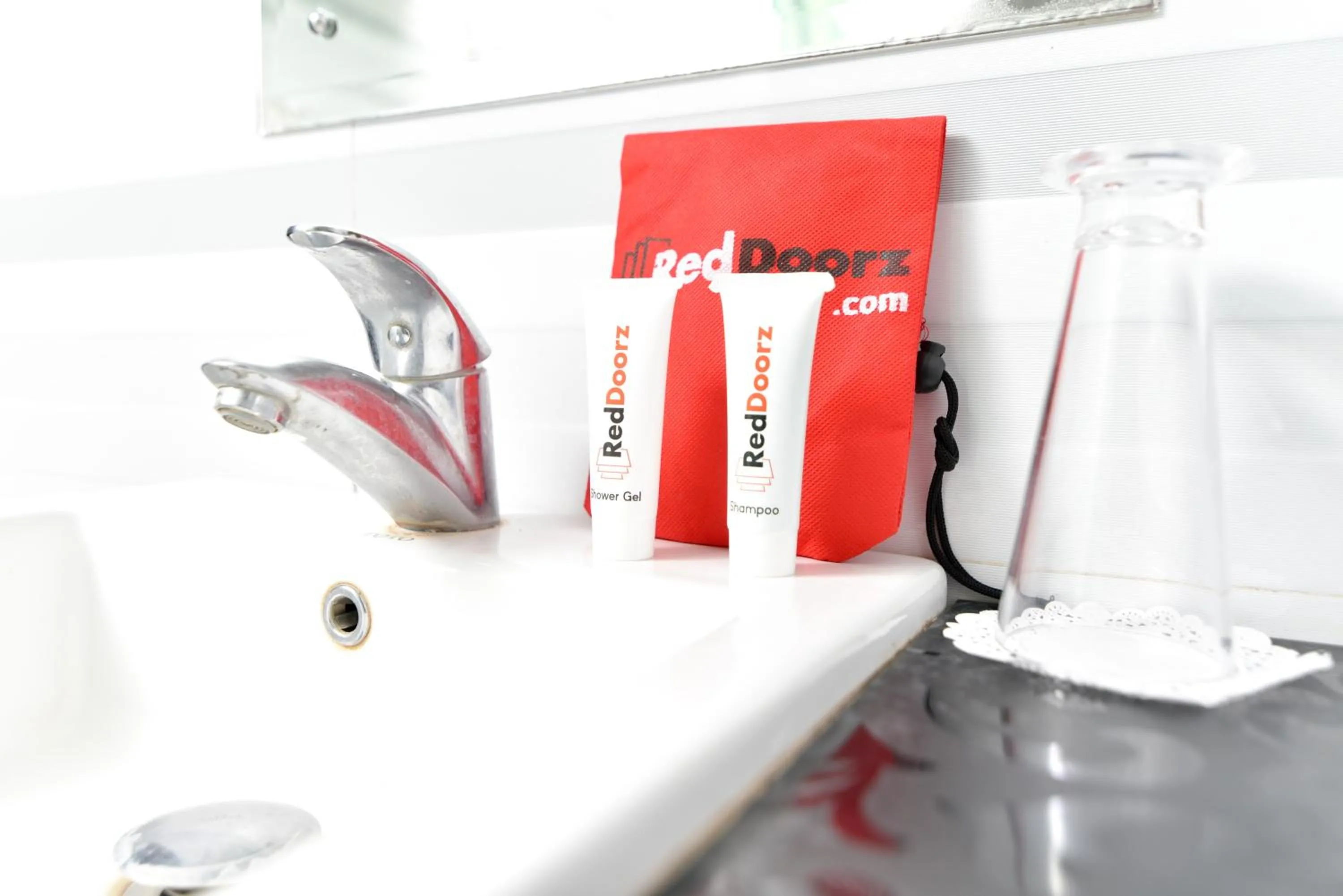 Bathroom in RedDoorz Plus near Mall Bali Galeria 2