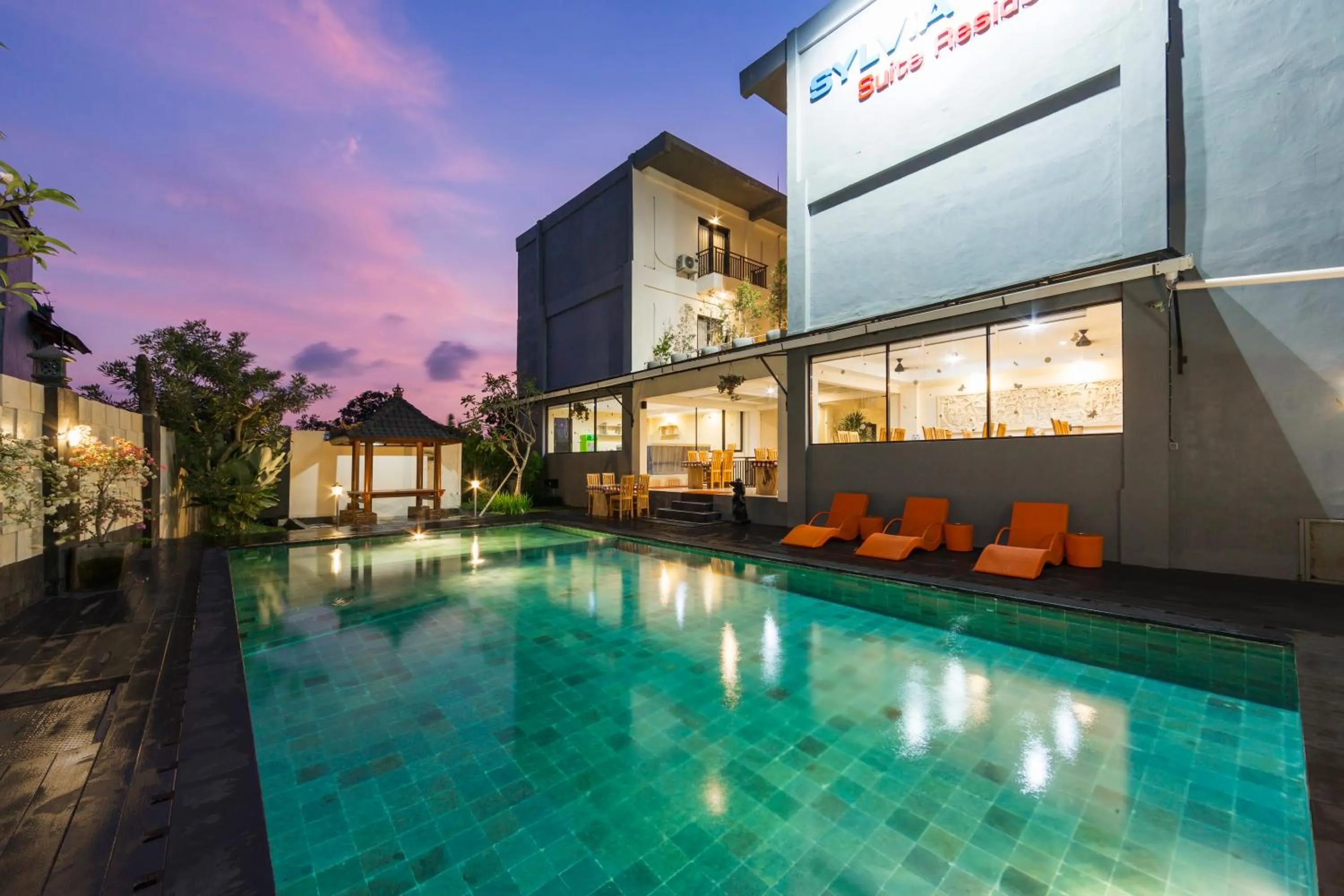 Property logo or sign in RedDoorz Plus near Mall Bali Galeria 2