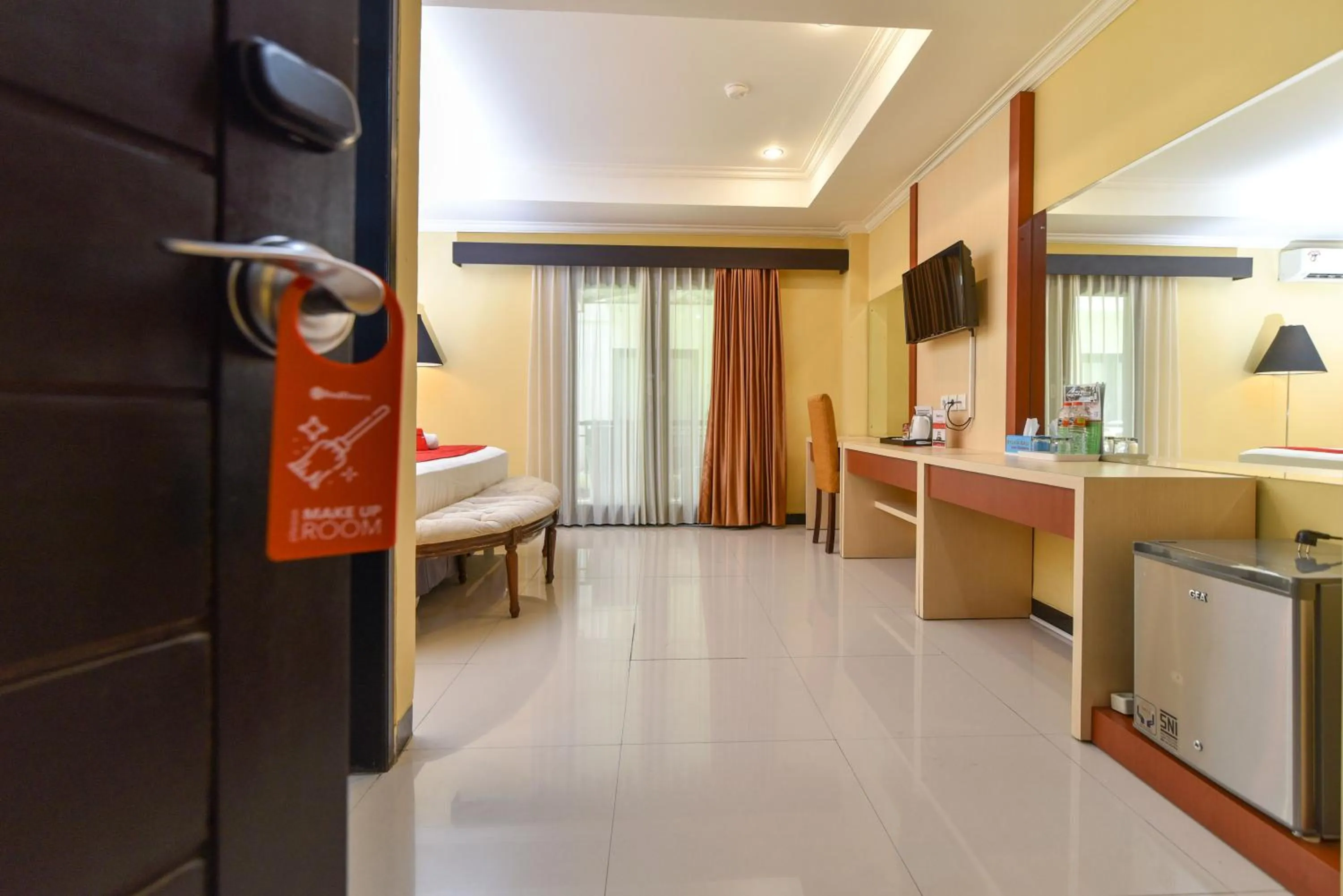 Bedroom, Bed in RedDoorz Plus near Mall Bali Galeria 2