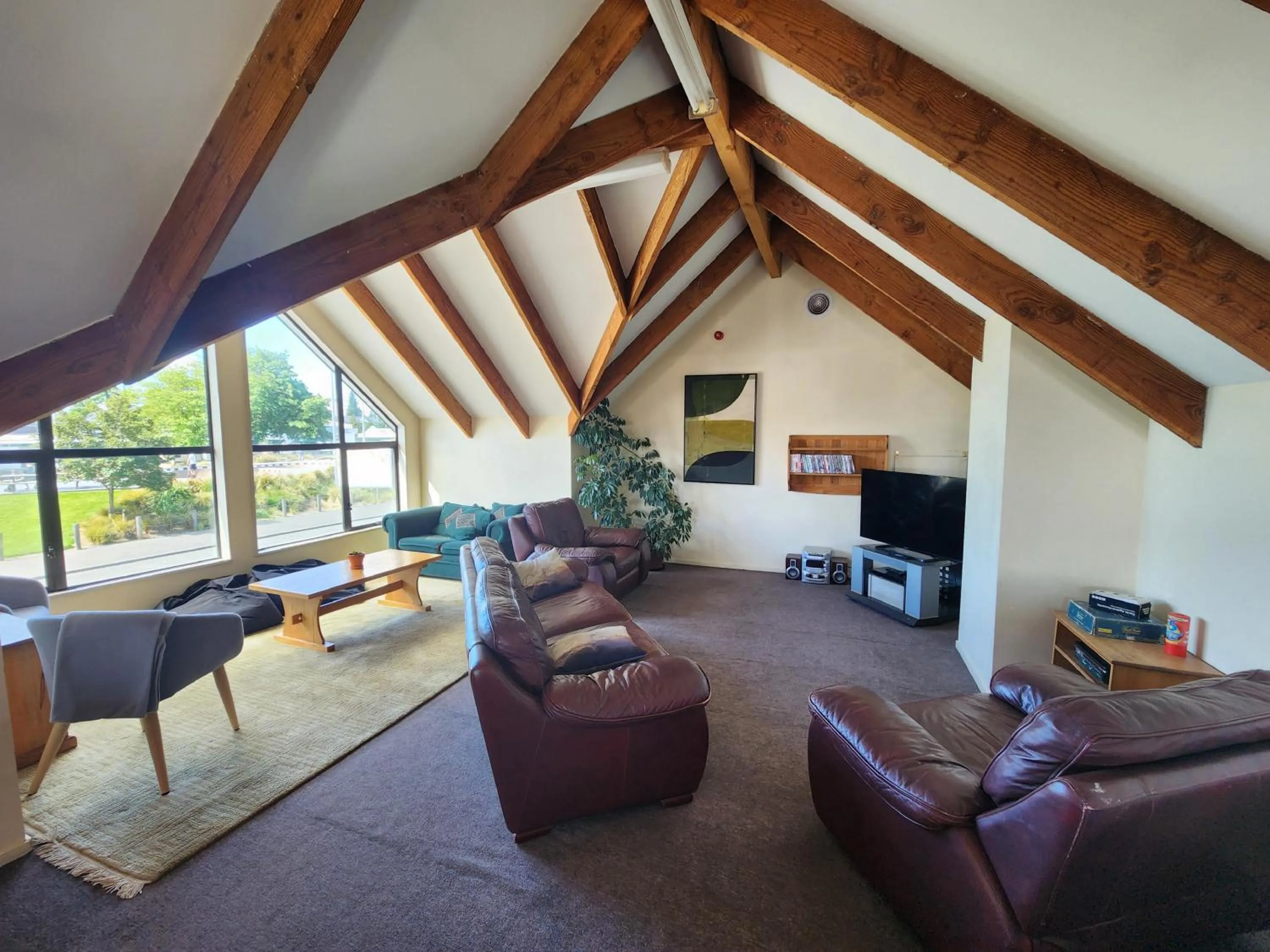 Communal lounge/ TV room in Snow Denn Lodge