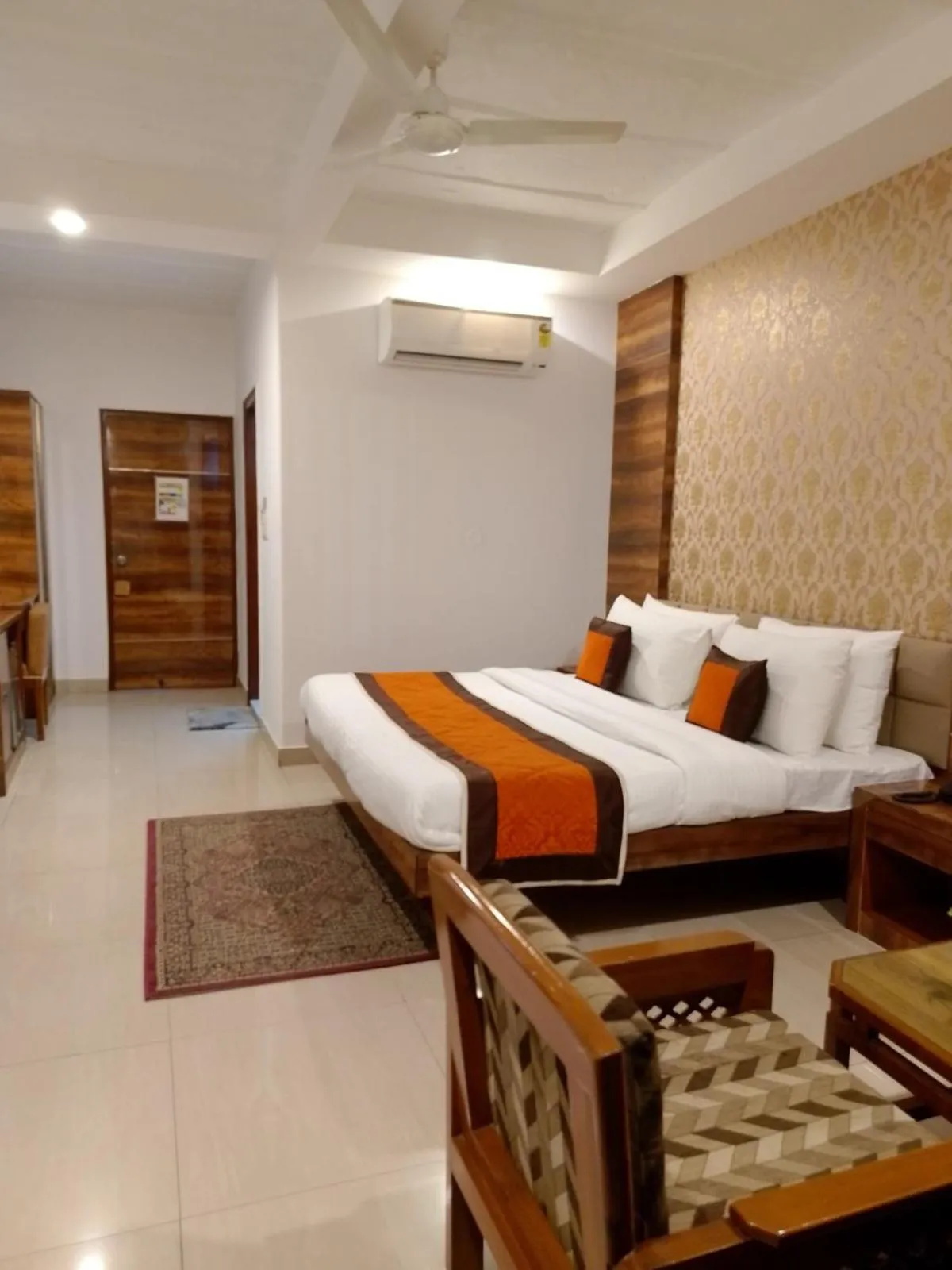 Bedroom, Bed in Airport Hotel