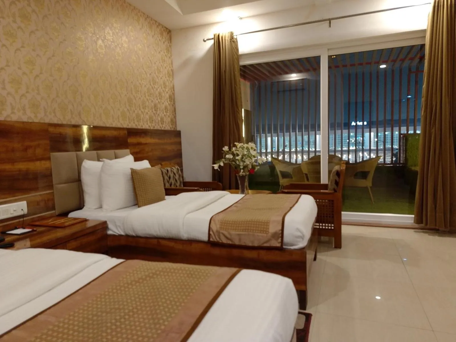 Bedroom, Bed in Airport Hotel