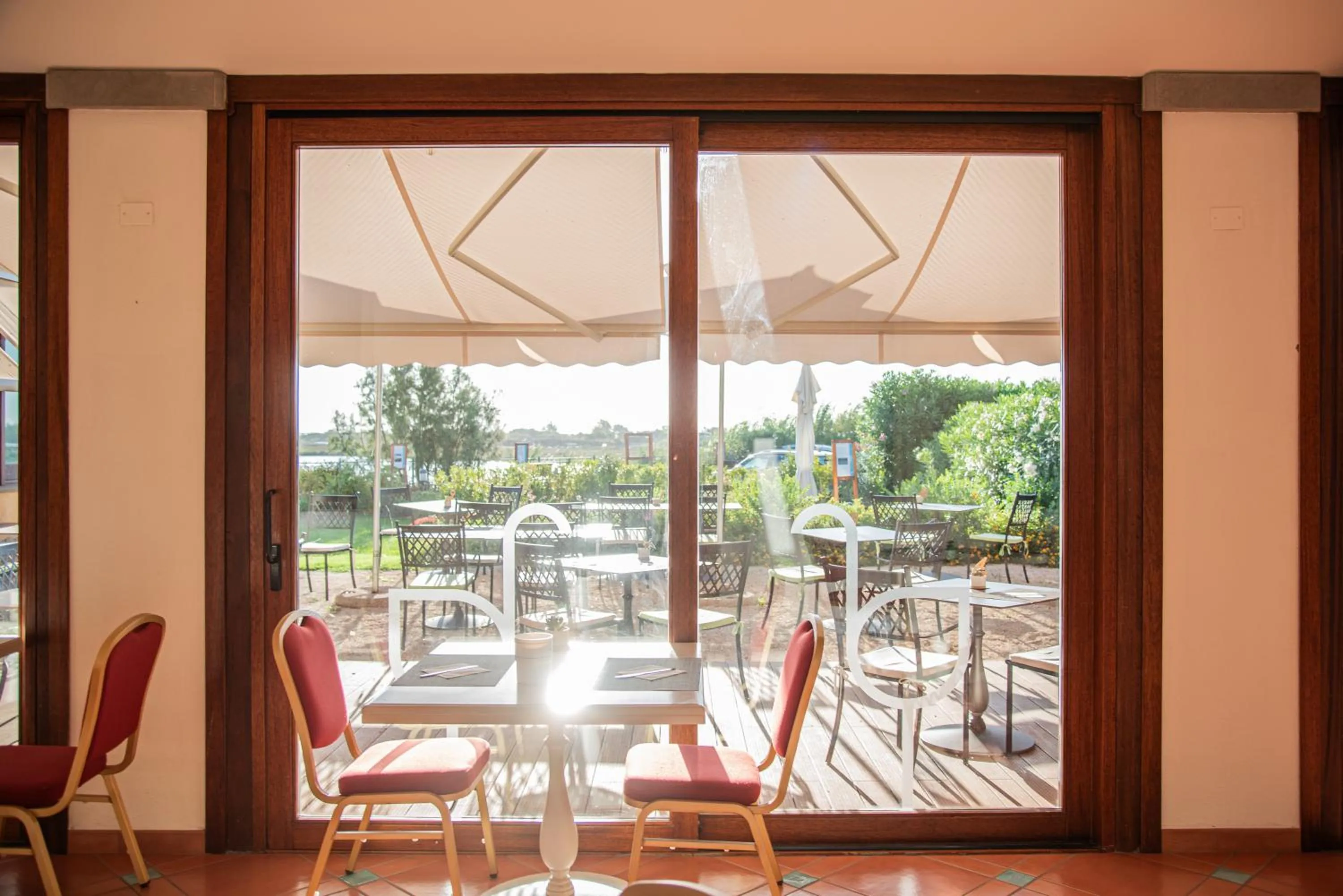 Restaurant/places to eat in Hotel Santa Gilla