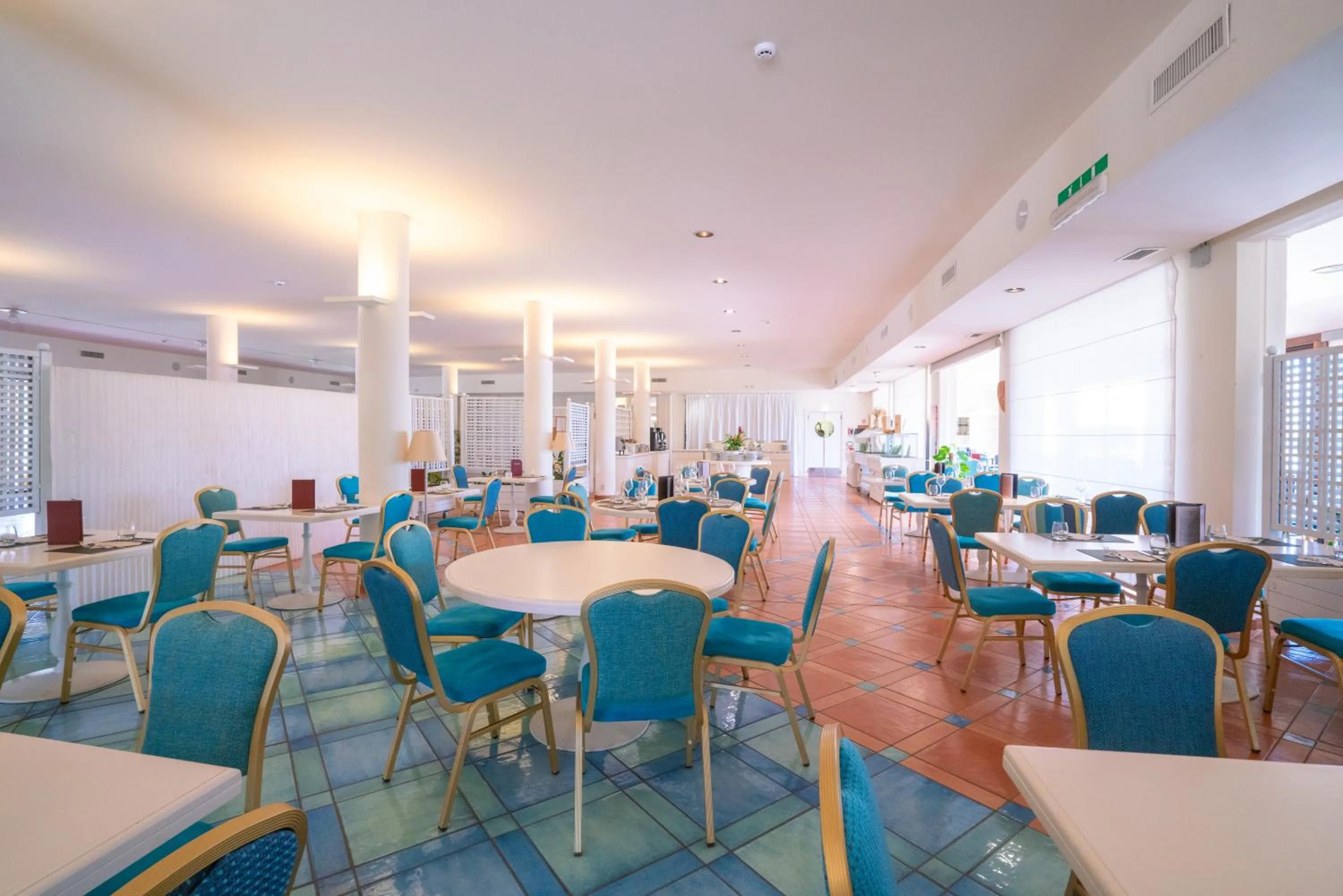 Restaurant/places to eat in Hotel Santa Gilla