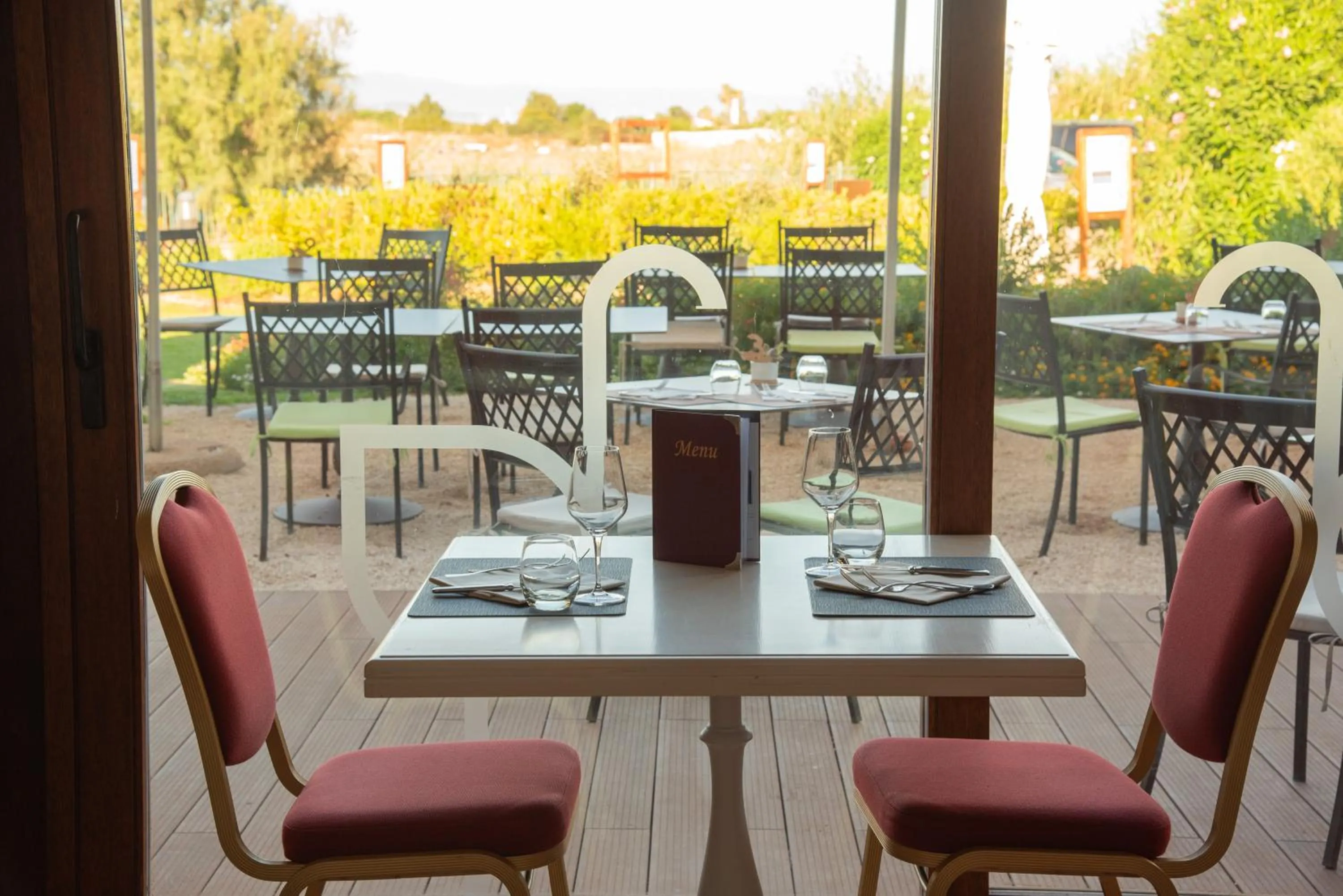 Restaurant/places to eat in Hotel Santa Gilla