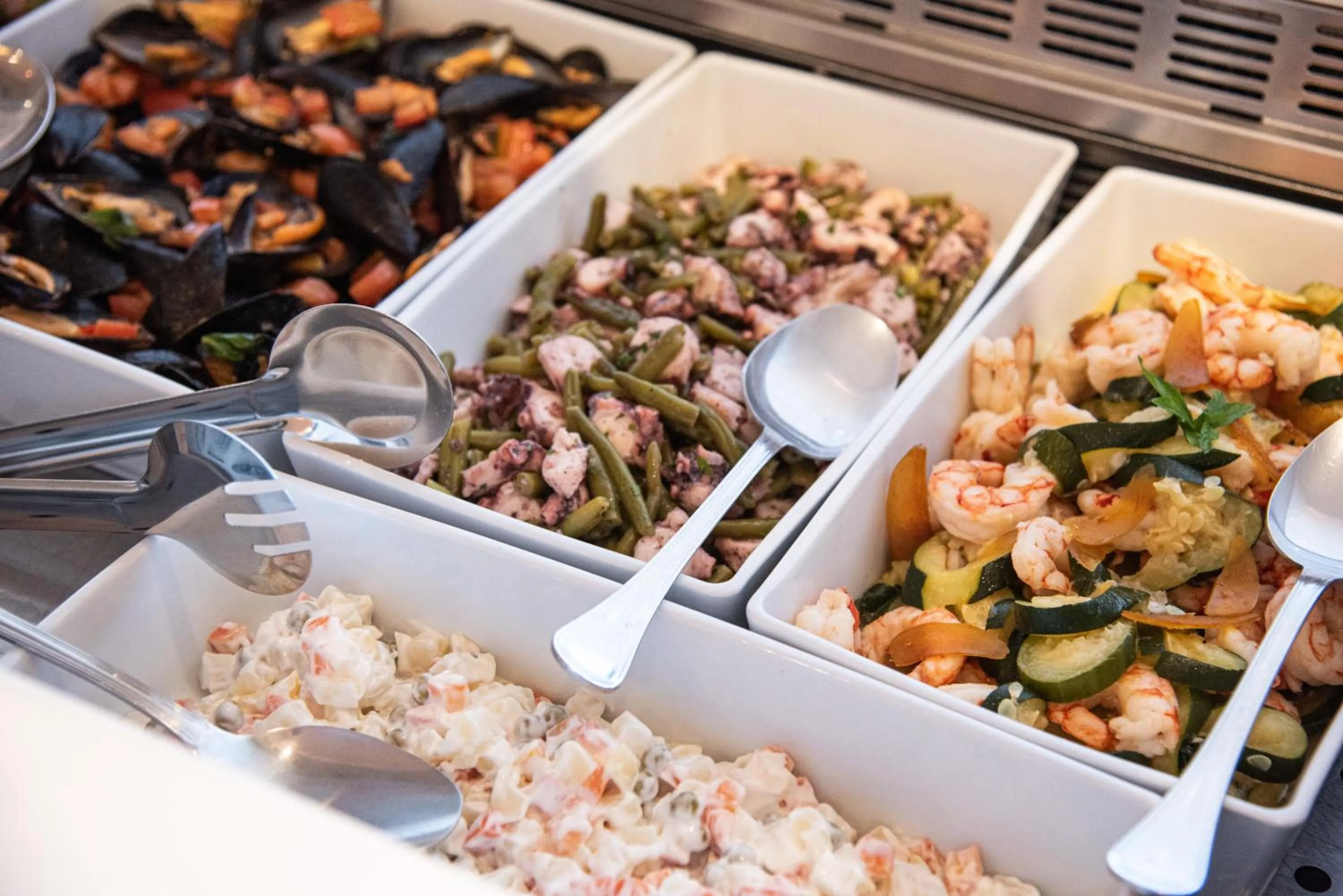 Restaurant/places to eat in Hotel Santa Gilla