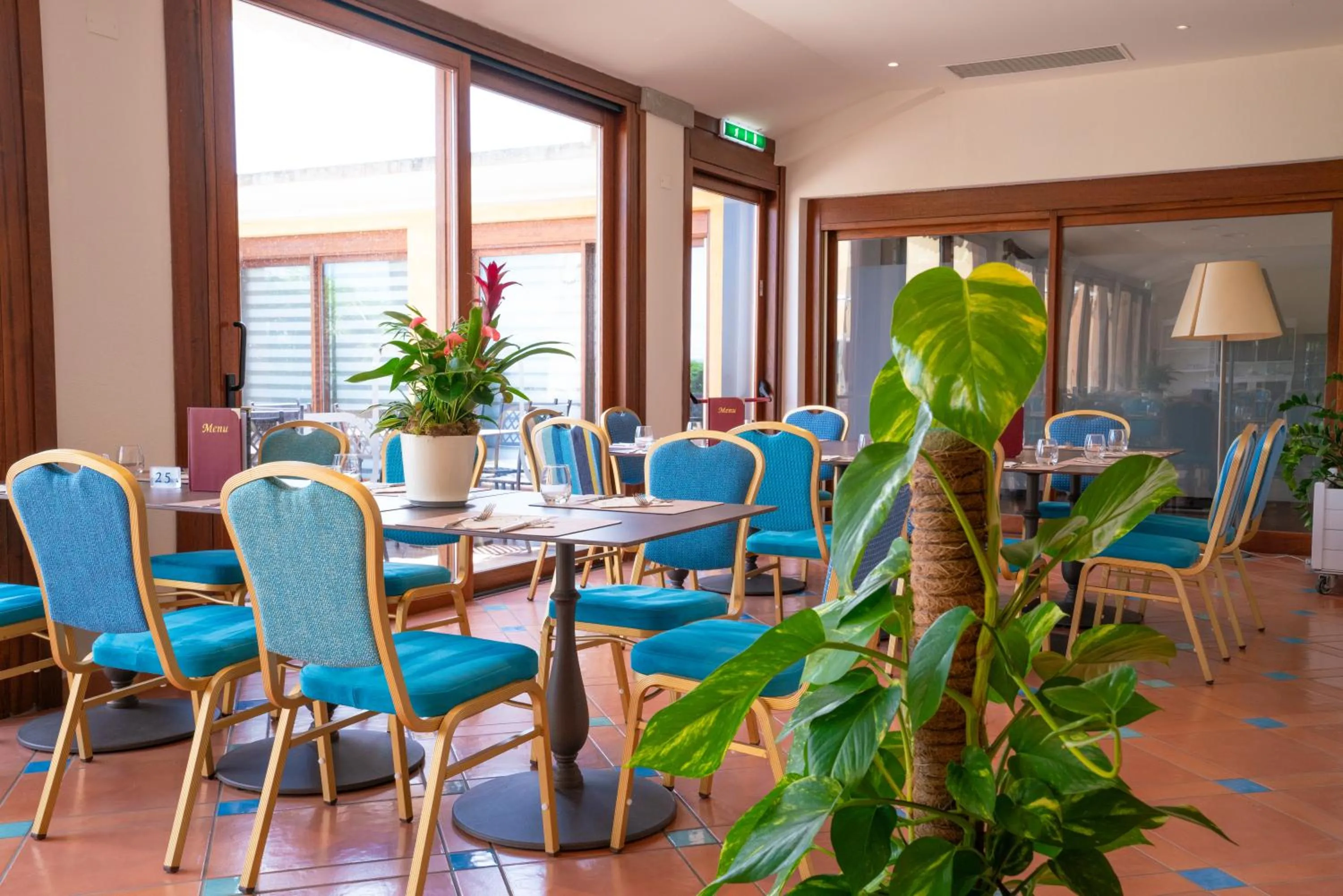 Restaurant/places to eat in Hotel Santa Gilla