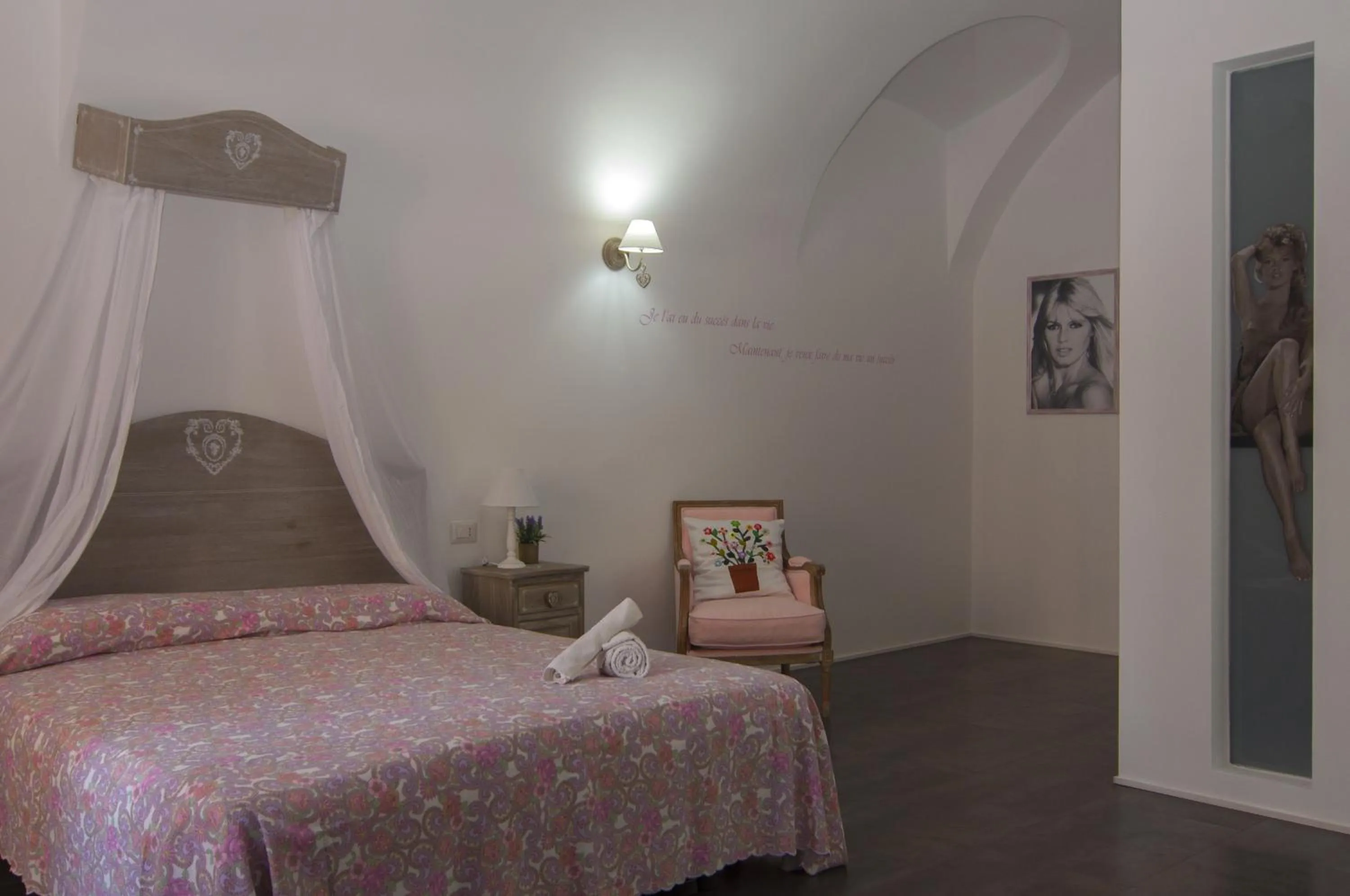 Photo of the whole room, Bed in B&B Torino Très Chic