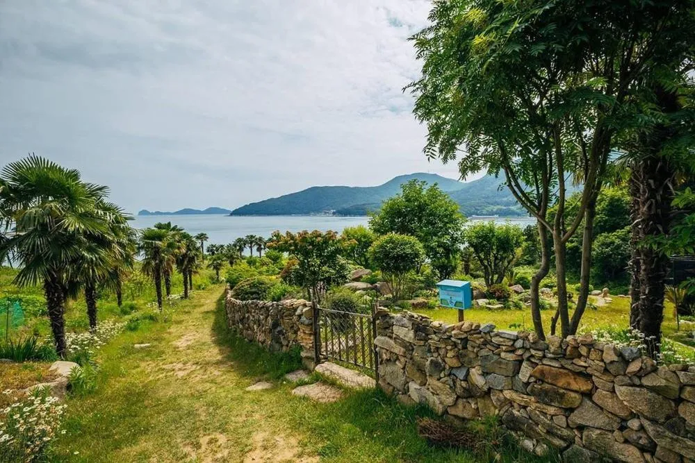 Geoje Sinbi Bada Pension