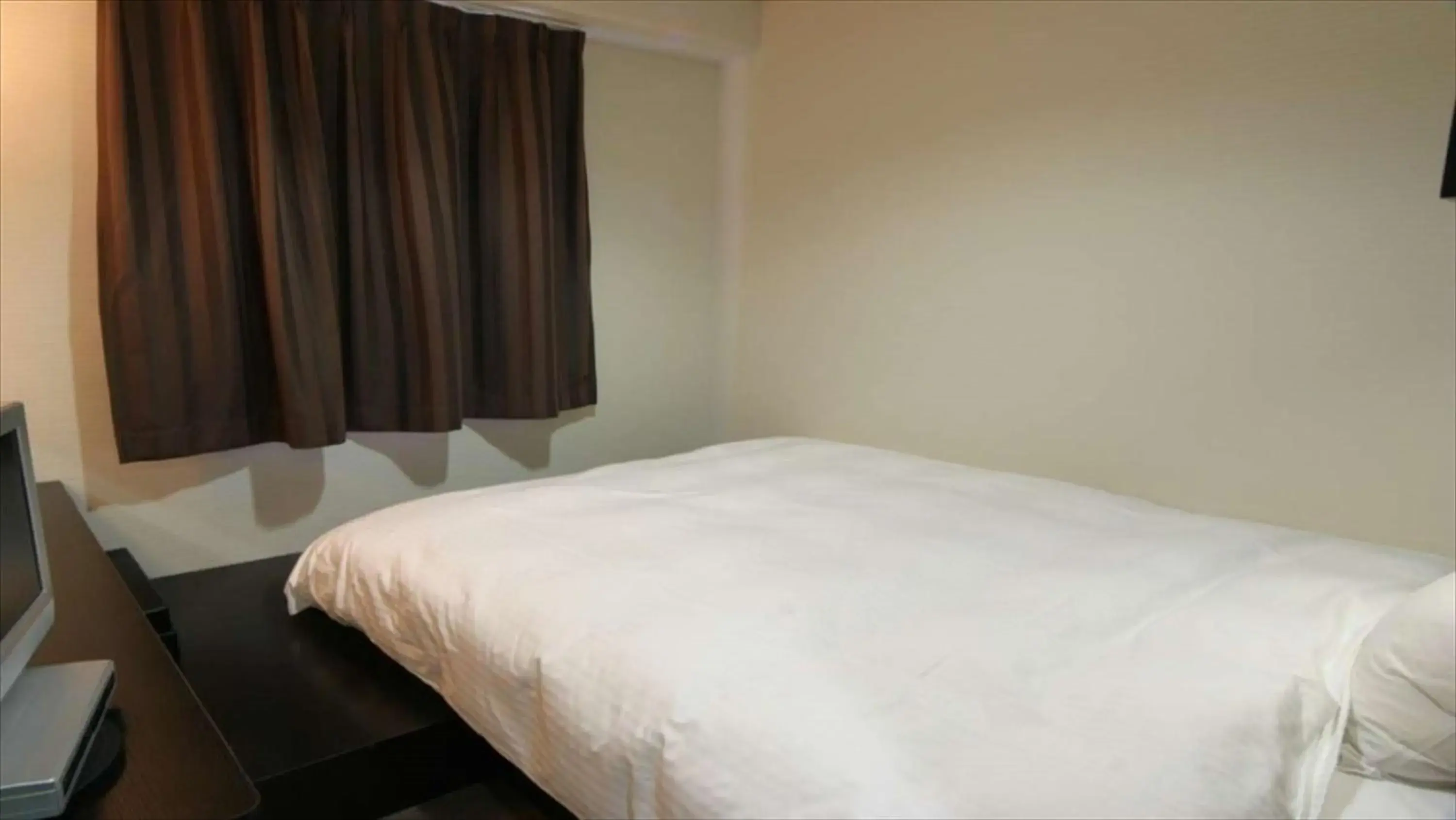 Single Room with Queen Bed with Raised Flooring Area - single occupancy - Non-Smoking in Green Rich Hotel Matsue Ekimae Single Room with Queen Bed with Raised Flooring Area - single occupancy - Non-Smoking in Green Rich Hotel Matsue Ekimae