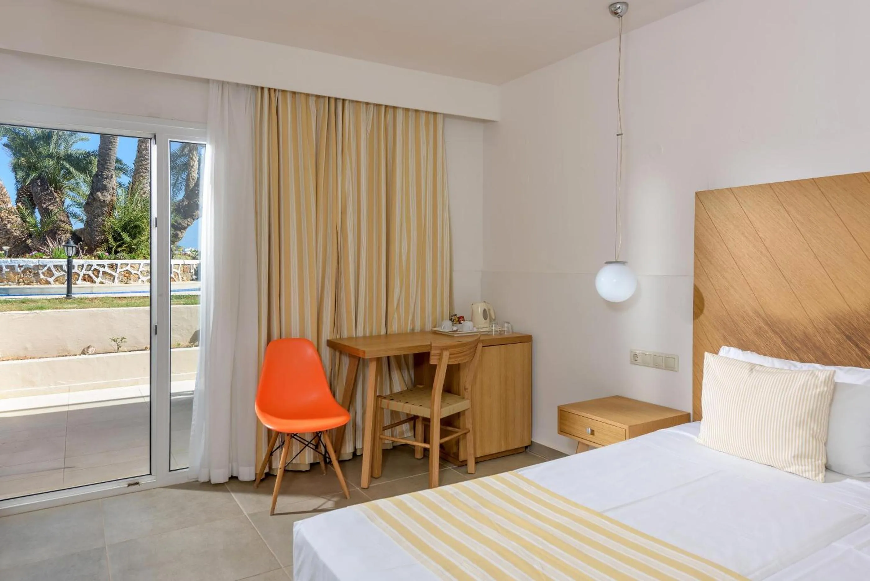 Photo of the whole room, Bed in Zeus Hotels Palm Beach