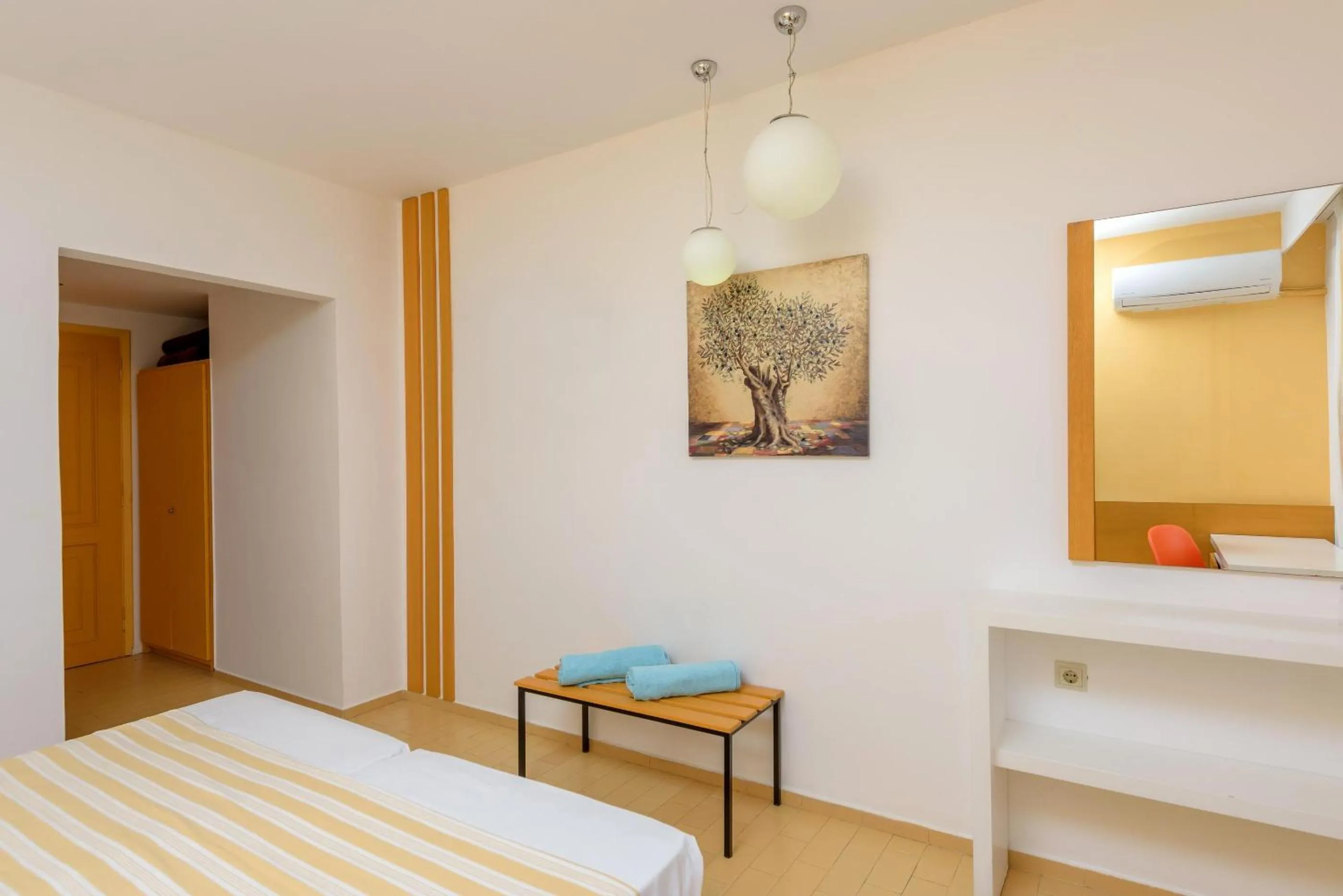 Photo of the whole room, Bed in Zeus Hotels Palm Beach