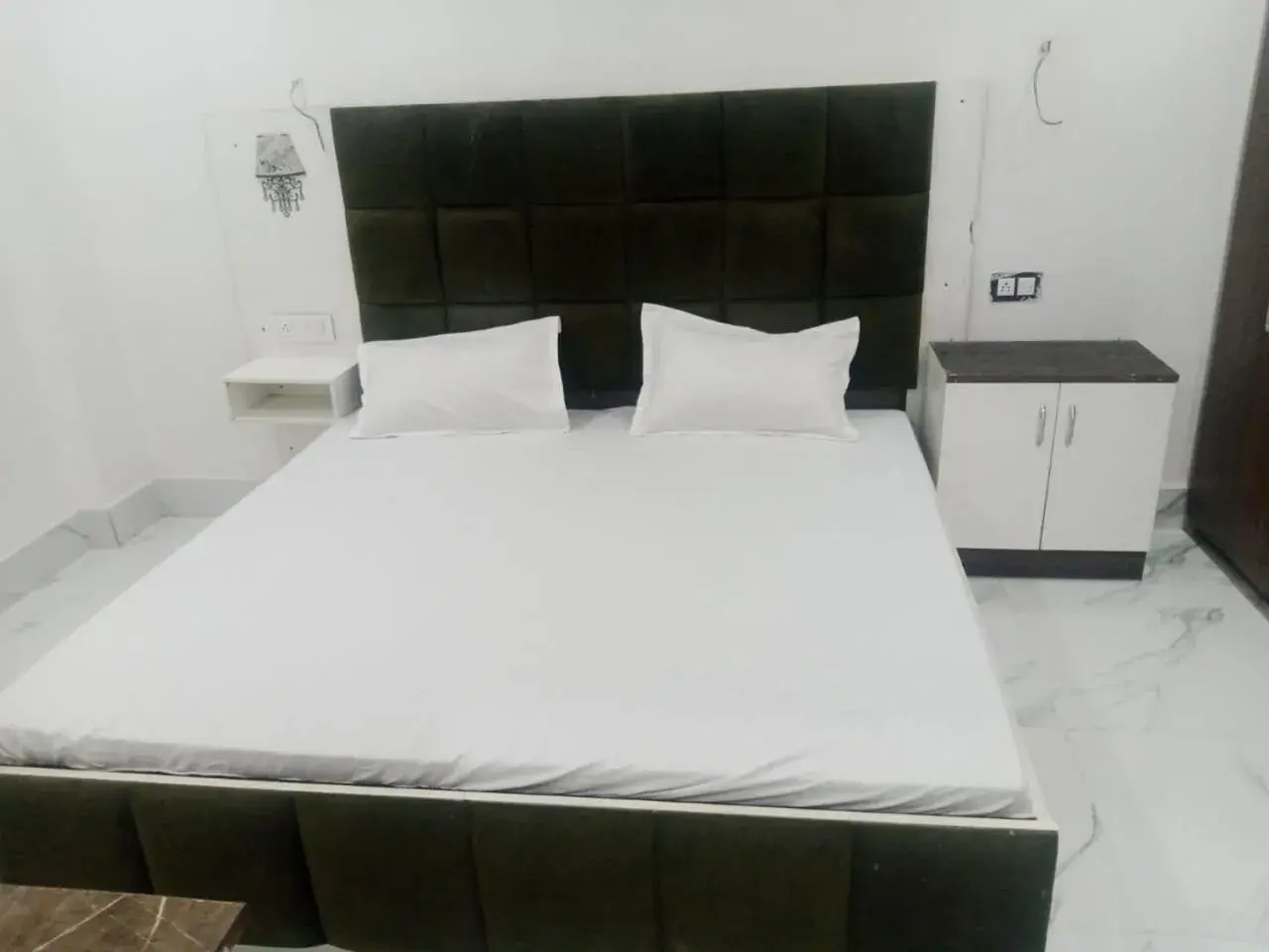 Double Room - single occupancy in Radhe krishna Radiant Double Room - single occupancy in Radhe krishna Radiant