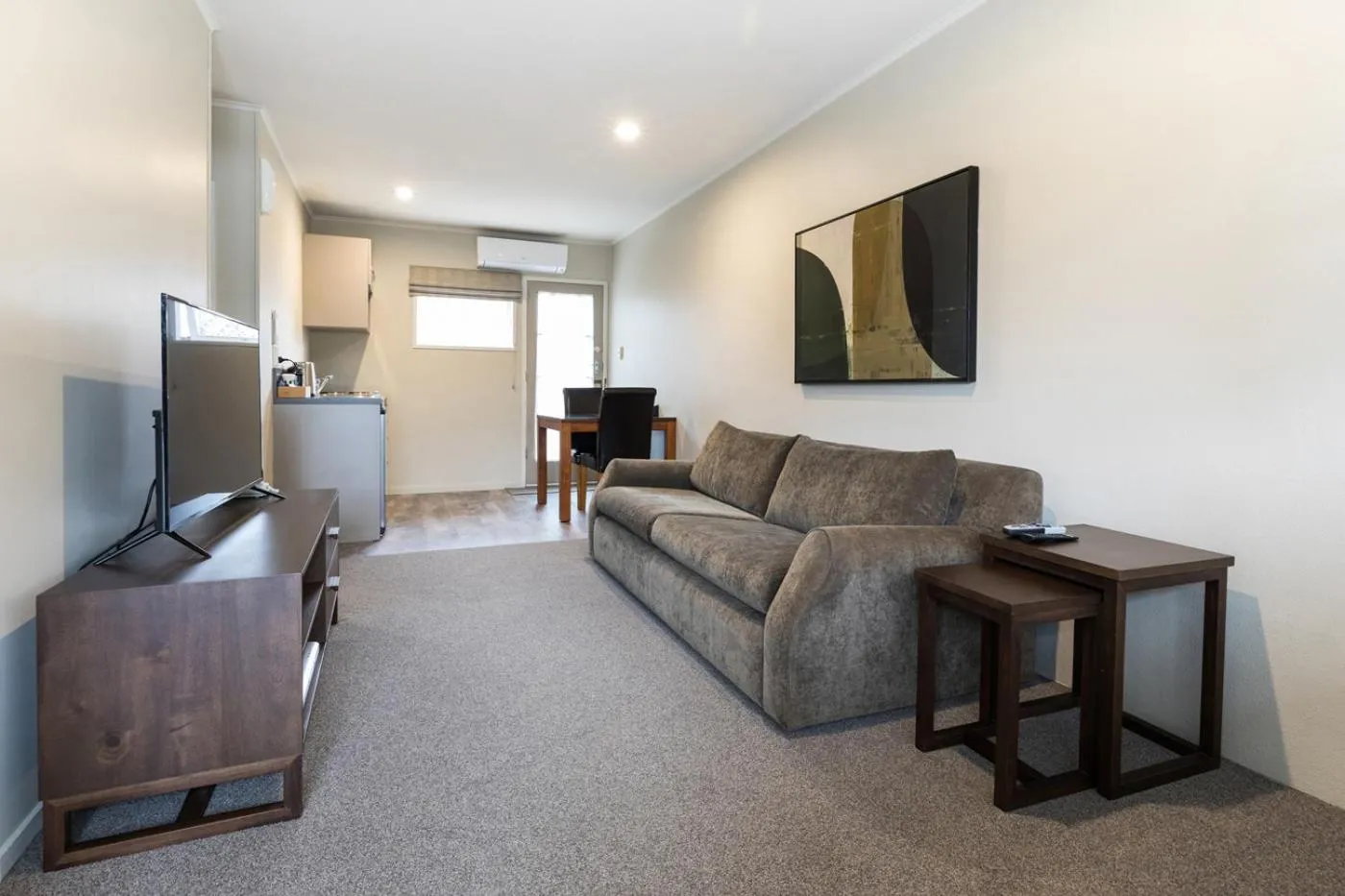 Living room in Colonial Court Motor Inn