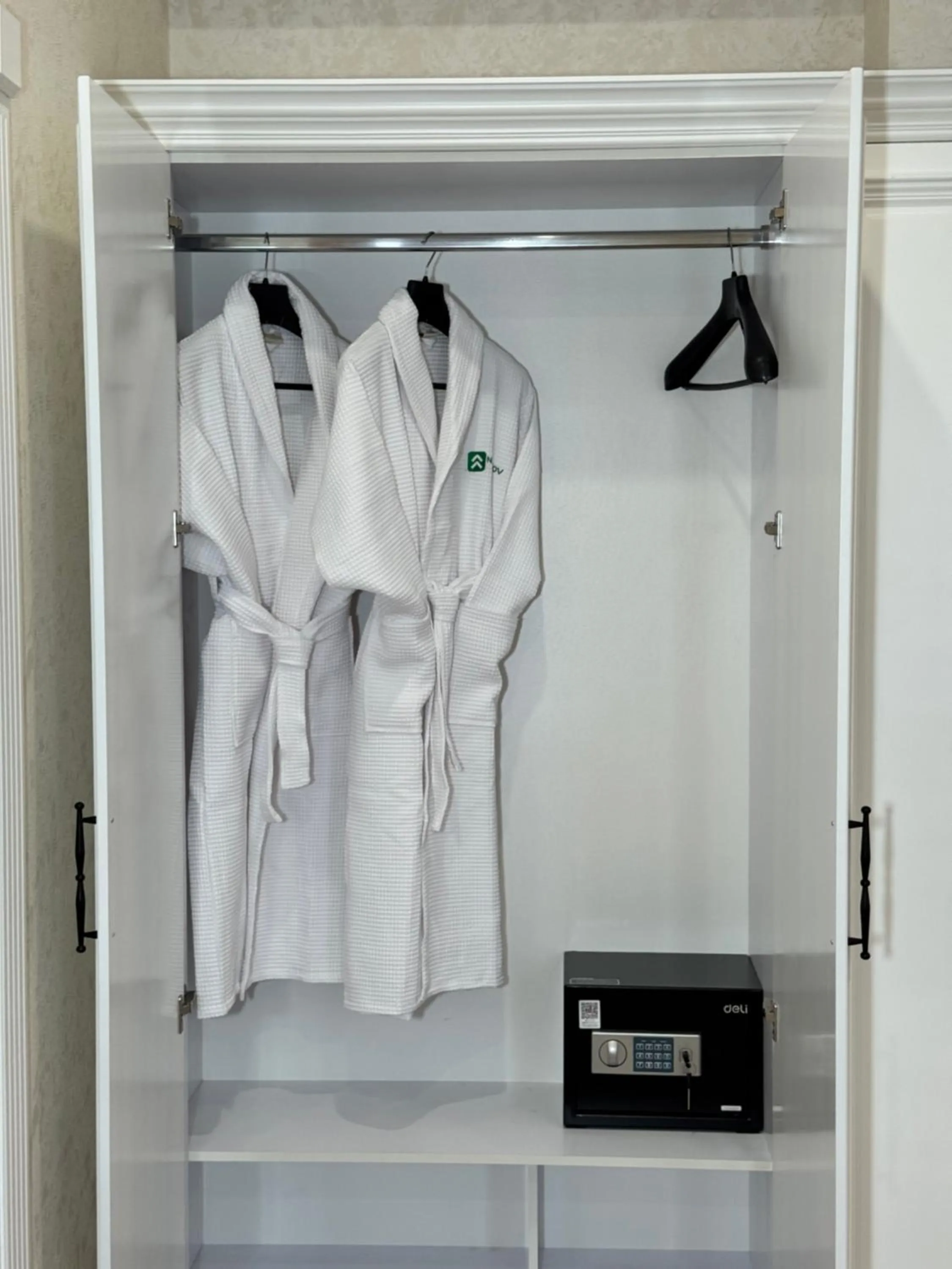 wardrobe in Nizamov Hotel