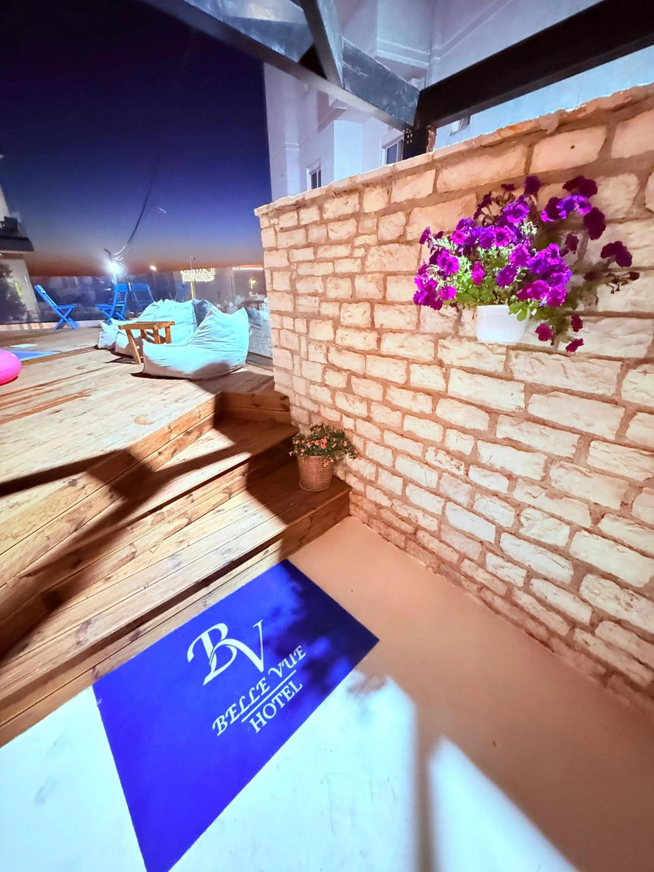 Swimming pool in Hotel Belle Vue