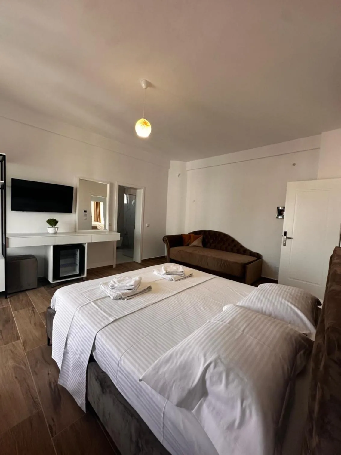 TV and multimedia, Bed in Hotel Belle Vue