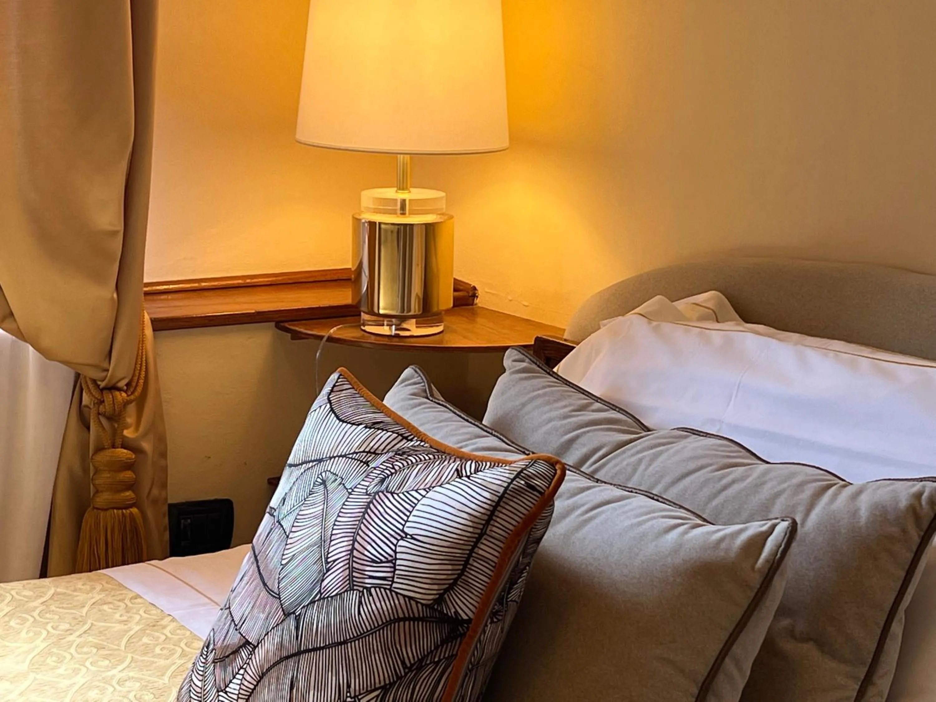 Decorative detail, Bed in Hotel Villani