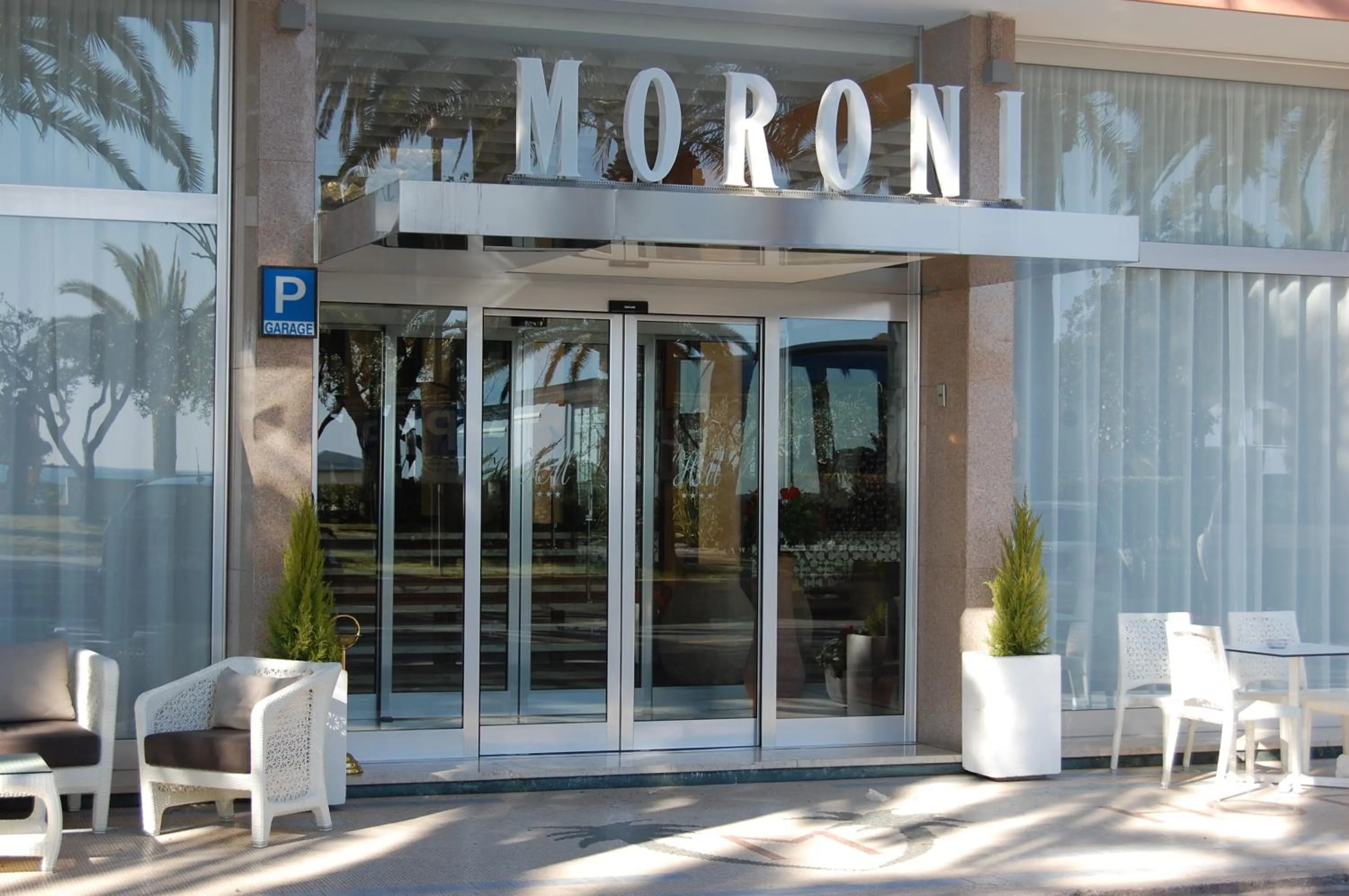 Facade/entrance in Grand Hotel Moroni