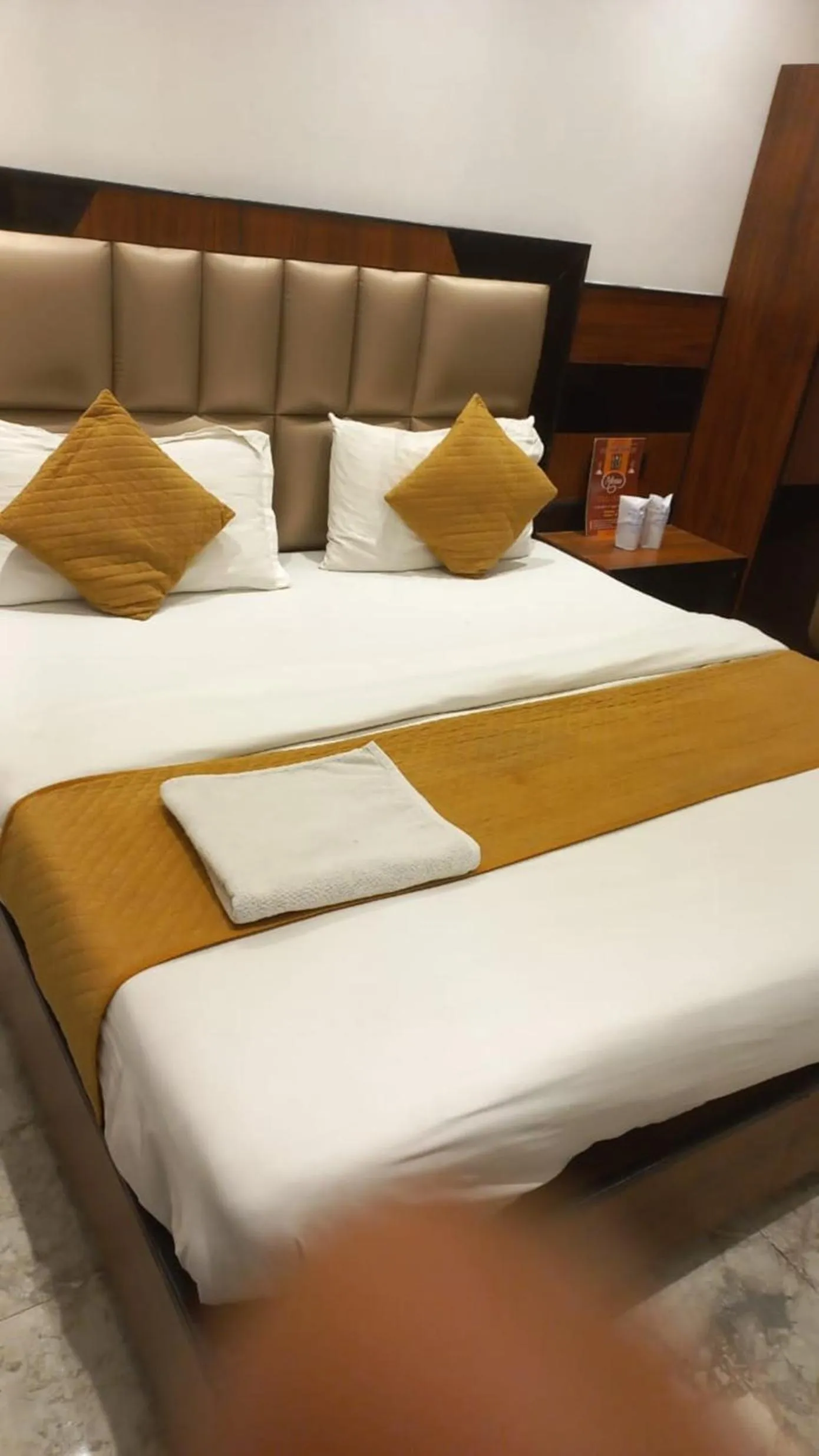 Bed in Hotel Delhi Empire Dx