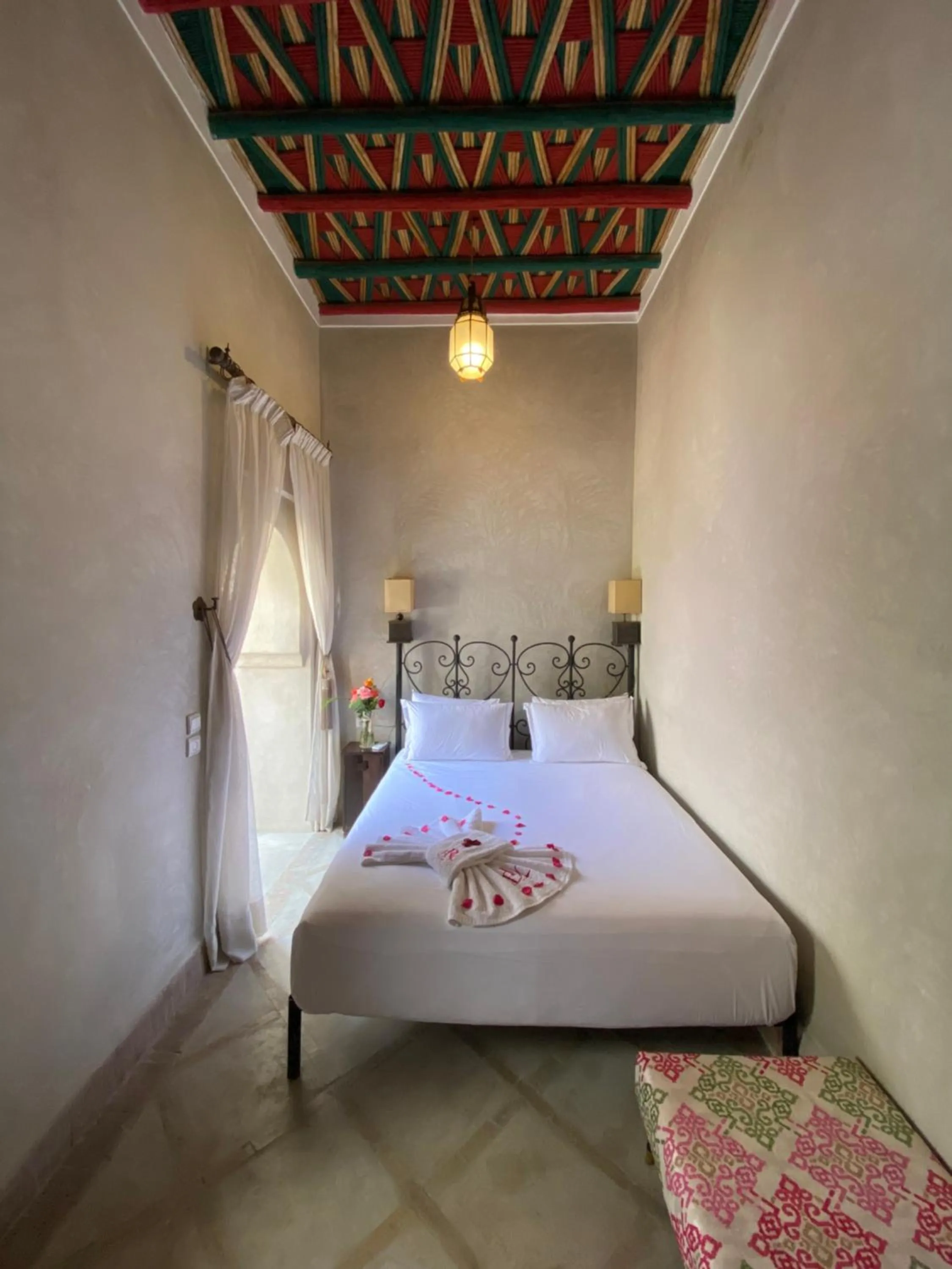 Bed in Riad Bab Yacout & SPA