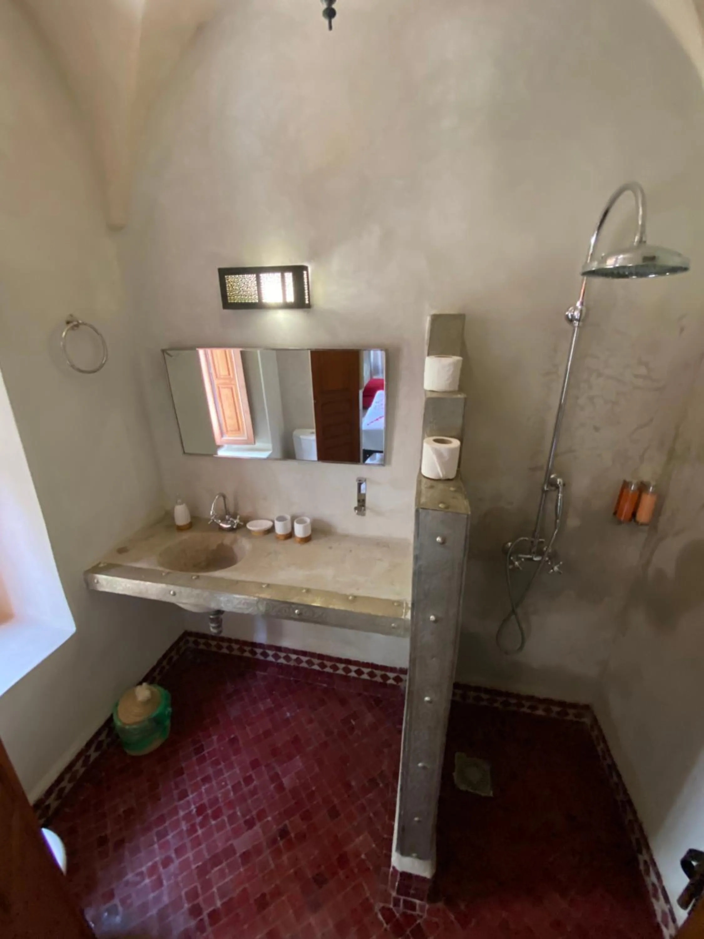 Shower in Riad Bab Yacout & SPA