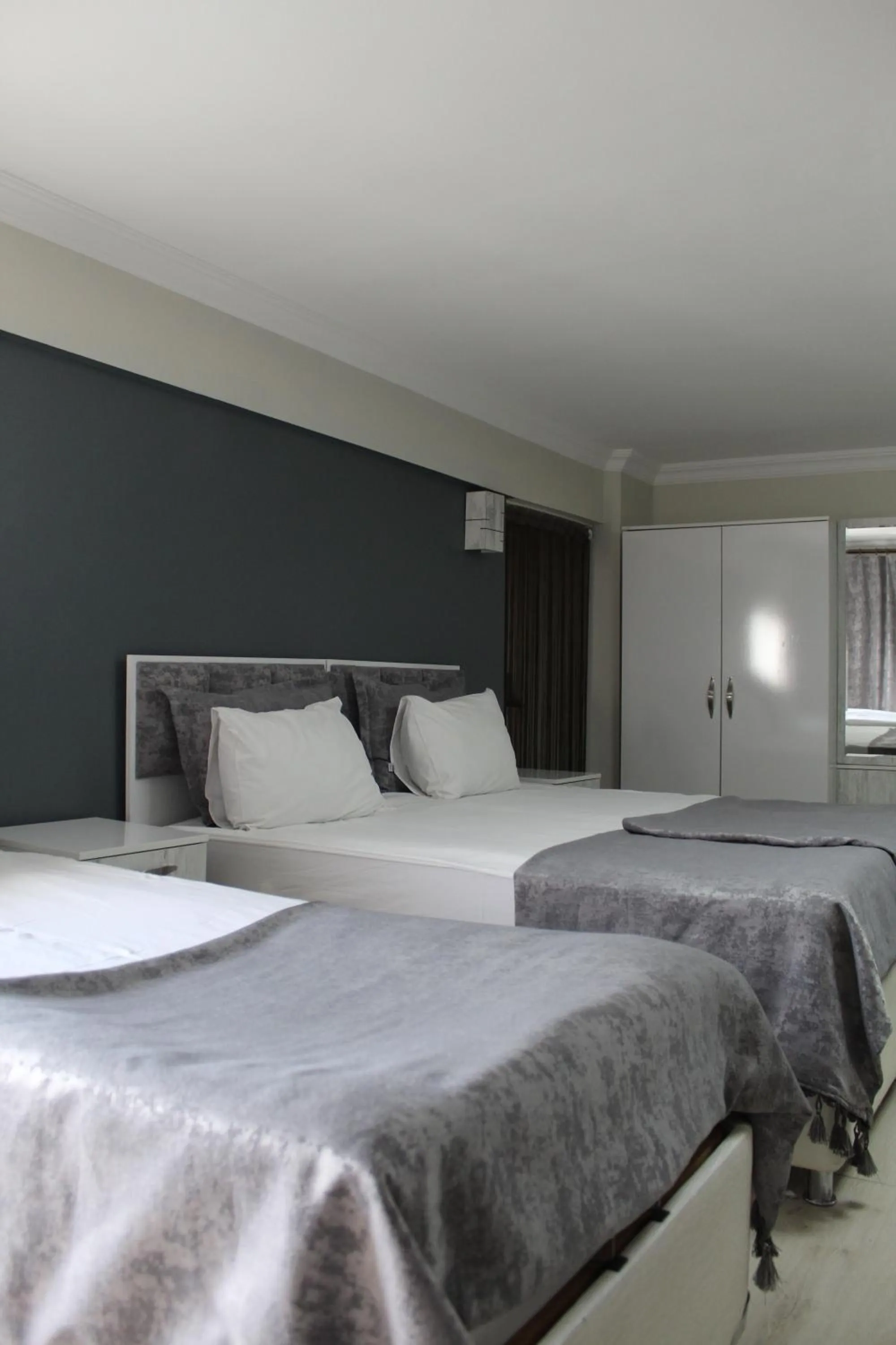 Photo of the whole room, Bed in Oban Suites Istanbul