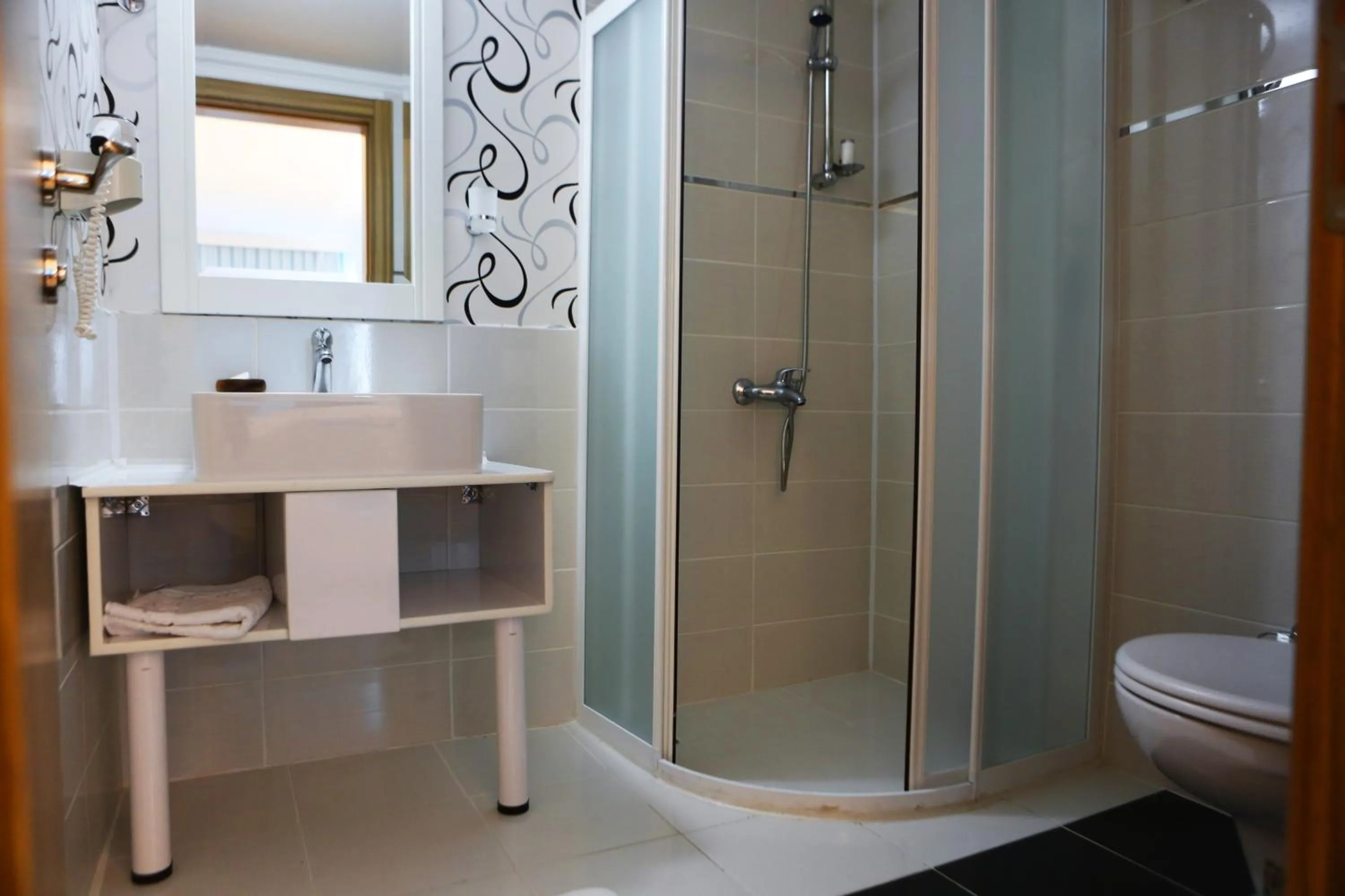 Bathroom in Uğur Otel
